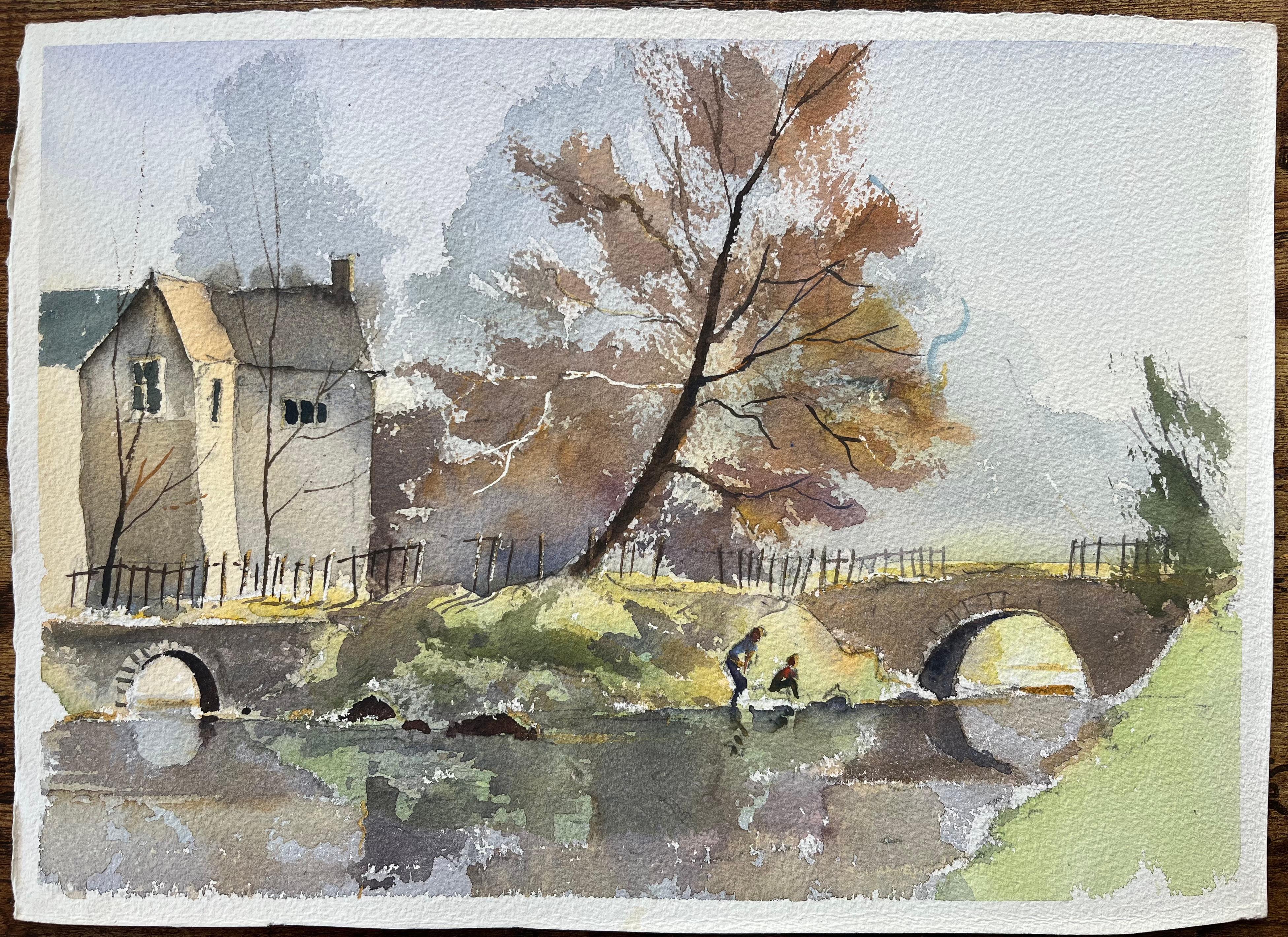 Acuarela impresionista británica de una casa junto al río y un puente de arco en otoño - Painting de Anthony Avery