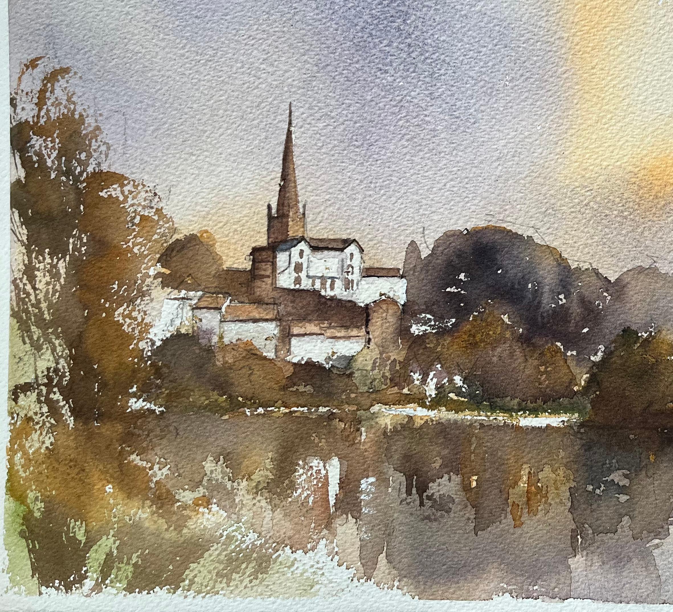 Acuarela impresionista británica de un pueblo ribereño y una iglesia al atardecer - Painting Impresionista de Anthony Avery