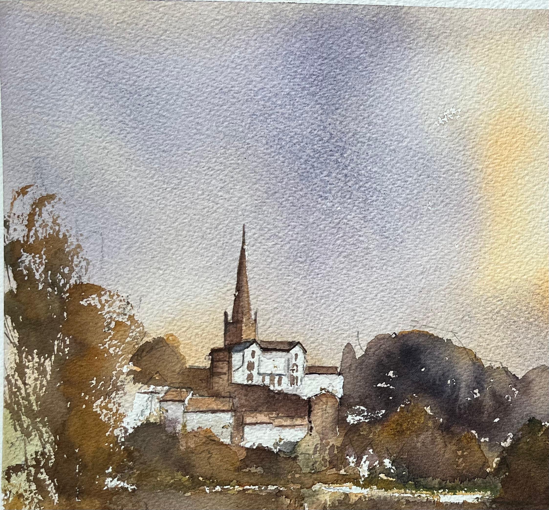 Acuarela impresionista británica de un pueblo ribereño y una iglesia al atardecer - Landscape Painting Gris de Anthony Avery