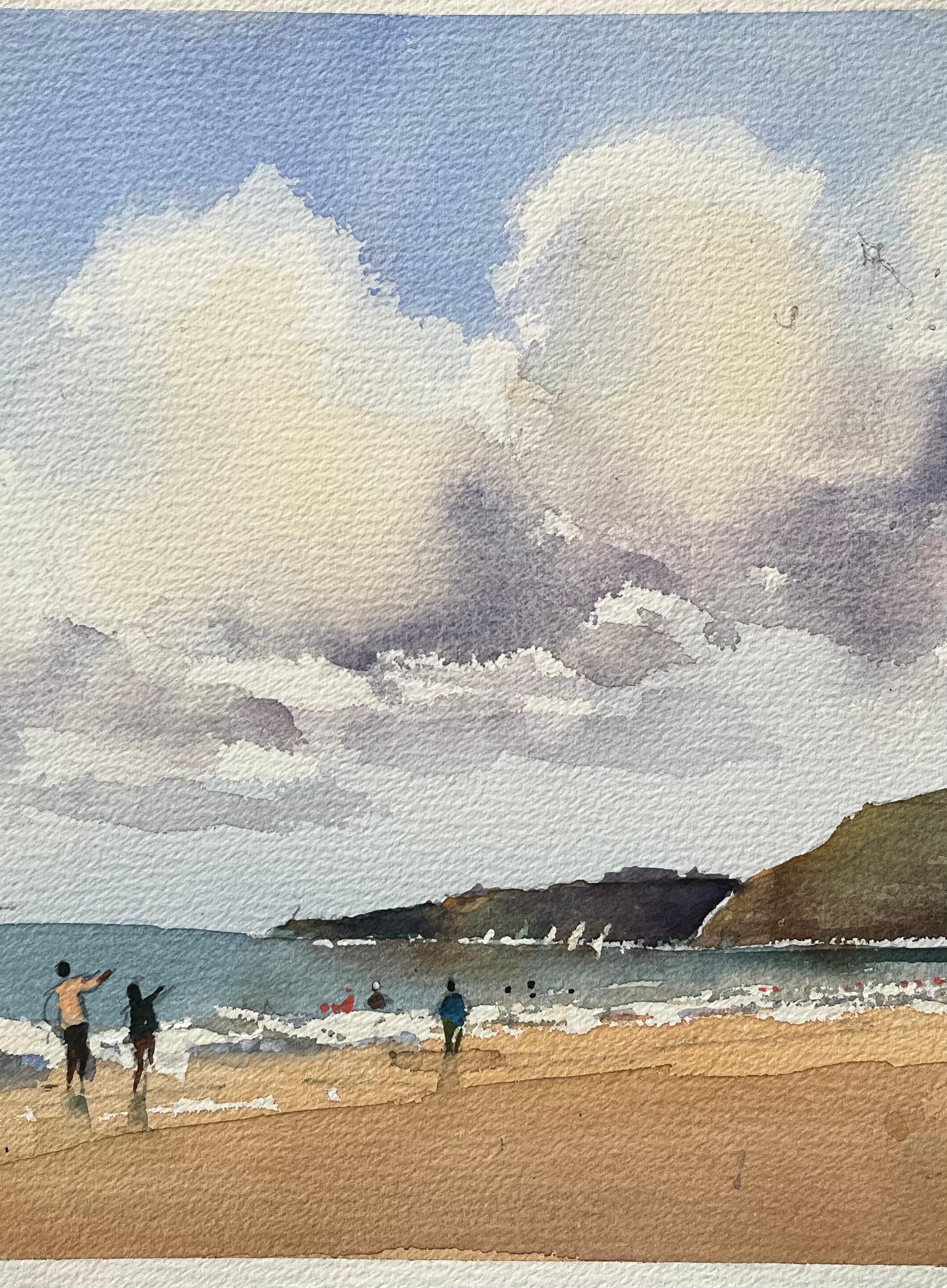 Acquerello impressionista britannico raffigurante una serena scena di spiaggia costiera con un aquilonista - Painting Impressionismo di Anthony Avery