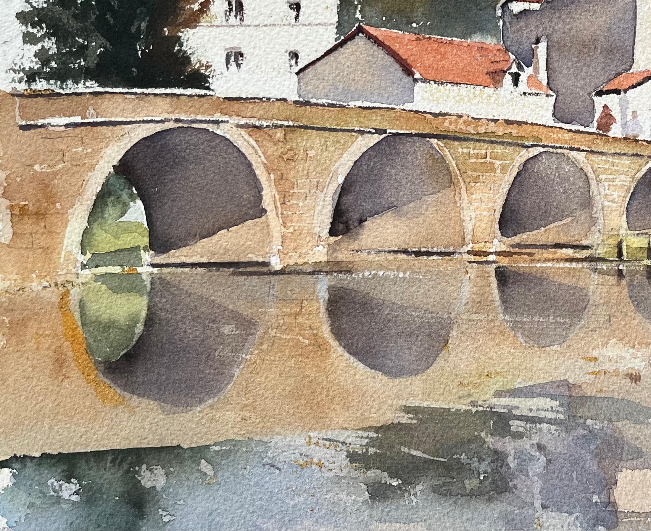 Titel: Aquarell eines britischen Impressionisten mit einer Steinbrücke und einem historischen Turm
Von Anthony Avery (Brite 1946-2023)
Original-Aquarell auf Künstlerpapier, ungerahmt
Abmessungen: 11,25 x 15,25 Zoll (Höhe x Breite)
Zustand: Gut, mit