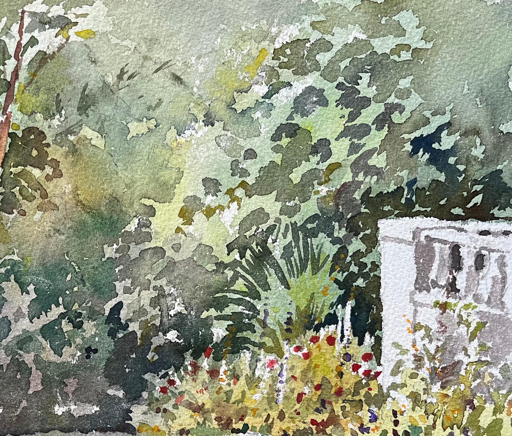 Britischer Impressionist Aquarell eines sonnenbeschienenen Gartens mit Baum und Blumen (Grau), Landscape Painting, von Anthony Avery