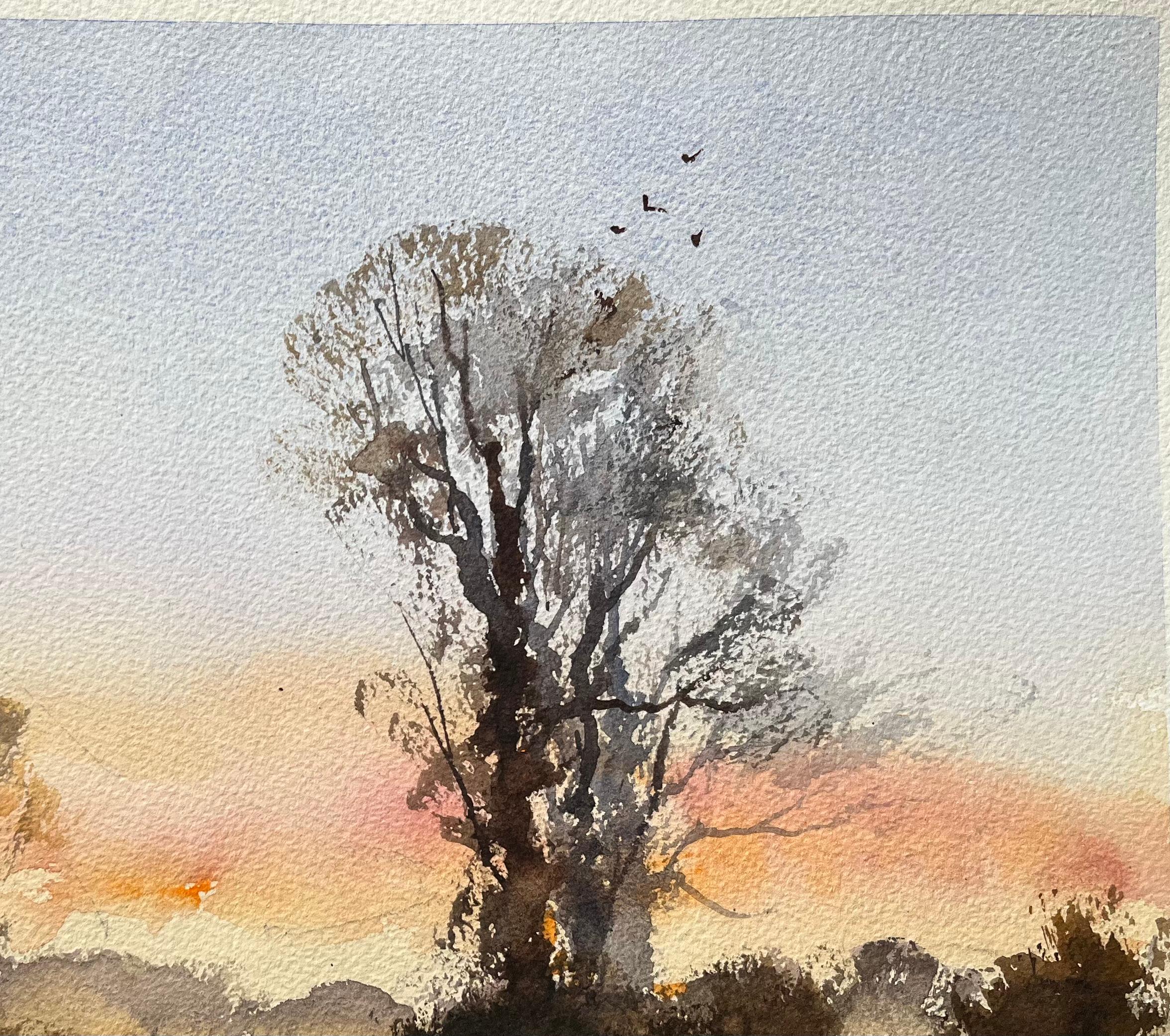 Acuarela impresionista británica de un paisaje al atardecer con árboles y un poste indicador - Landscape Painting Beige de Anthony Avery