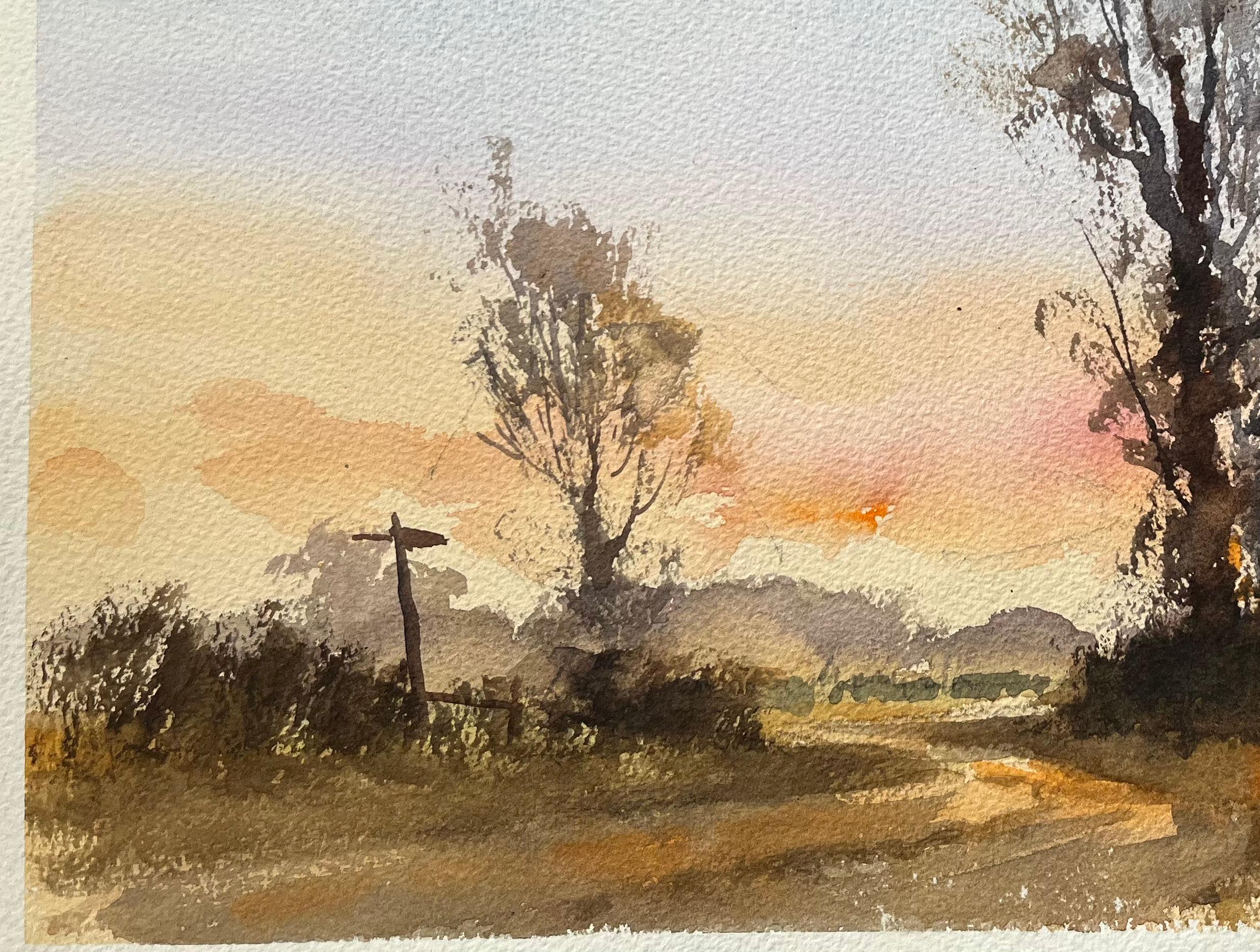 Título: Acuarela impresionista británica de un paisaje al atardecer con árboles y un poste indicador
Por Anthony Avery (británico 1946-2023)
Acuarela original sobre papel de artista, sin enmarcar
Dimensiones: 11,25 x 15,25 pulgadas (Alto x