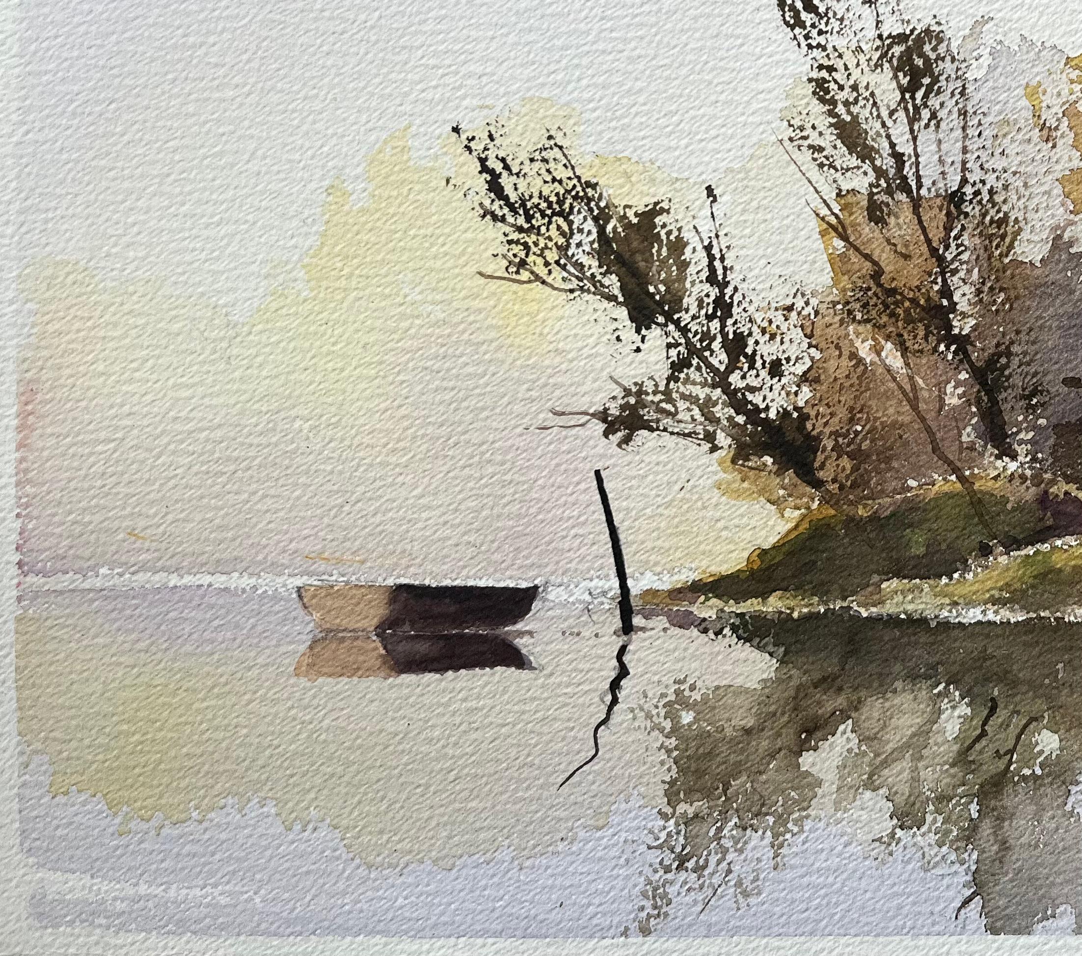 Britisches impressionistisches Aquarell einer Tranquil- Flussside-Szene mit Boot, British Impressionismus (Grau), Landscape Painting, von Anthony Avery