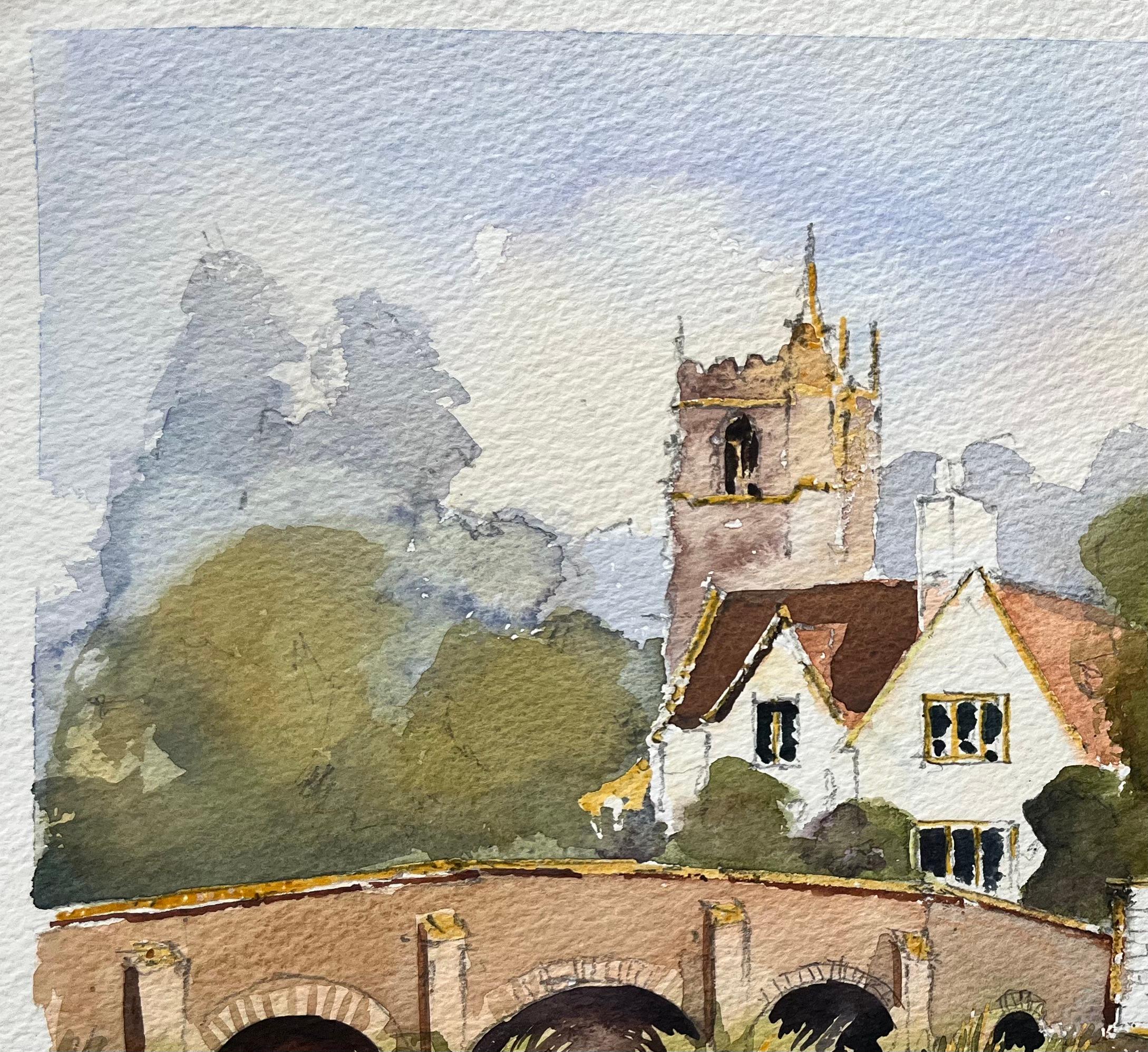 Titel: Britischer Impressionist - Aquarell einer Dorfszene mit Church's und Brücke
Von Anthony Avery (Brite 1946-2023)
Original-Aquarell auf Künstlerpapier, ungerahmt
Abmessungen: 11,25 x 15,25 Zoll (Höhe x Breite)
Zustand: Gut, mit leichten