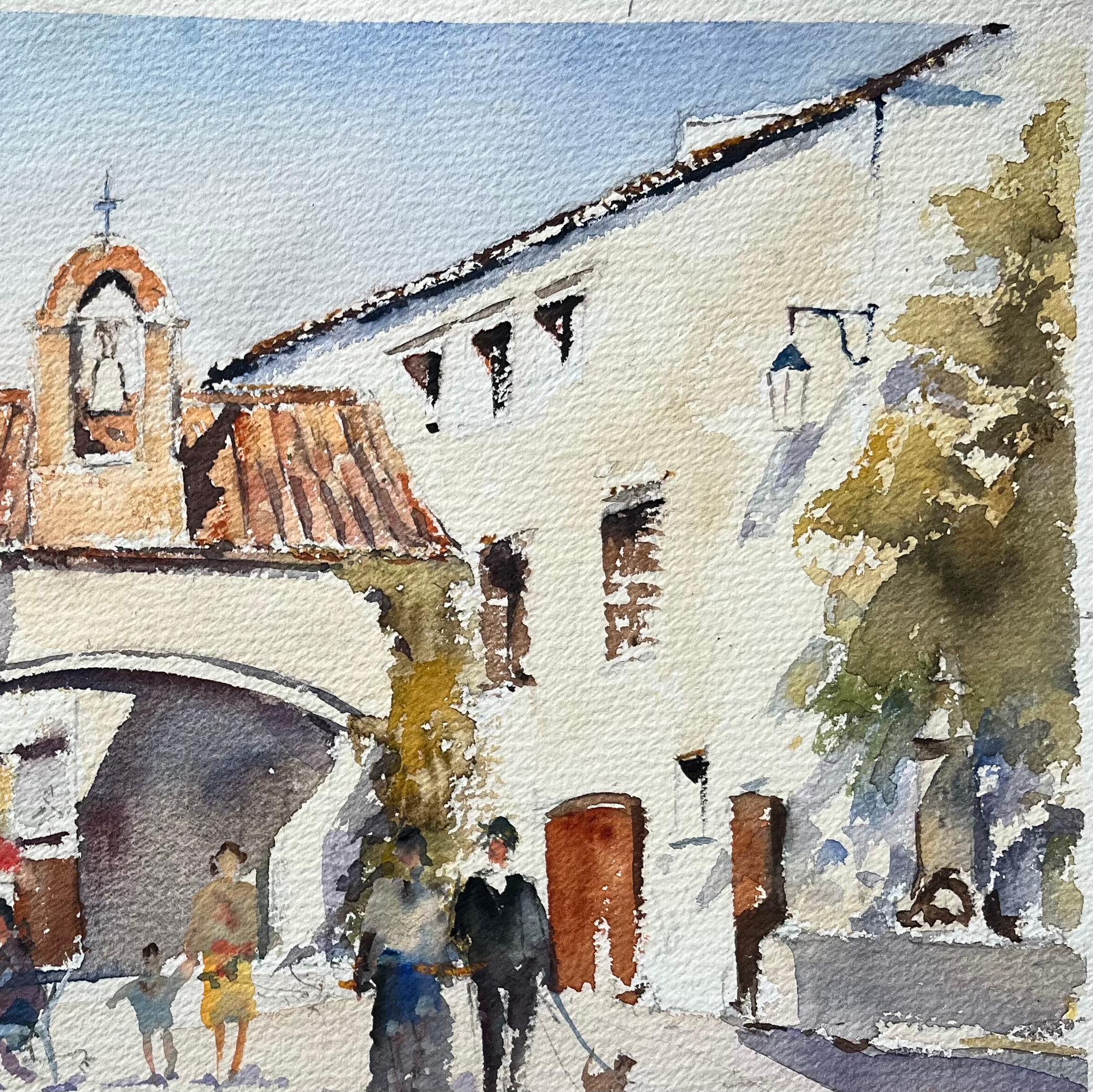 Acuarela impresionista británica de una plaza de pueblo con figuras y campanario - Landscape Painting Gris de Anthony Avery