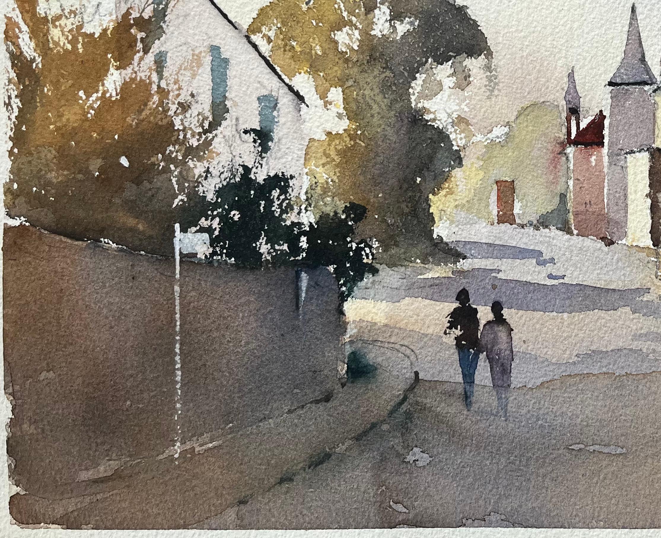 Britisches impressionistisches Aquarell einer Dorfstraße mit Kirche und Figuren, British Impressionismus (Grau), Landscape Painting, von Anthony Avery