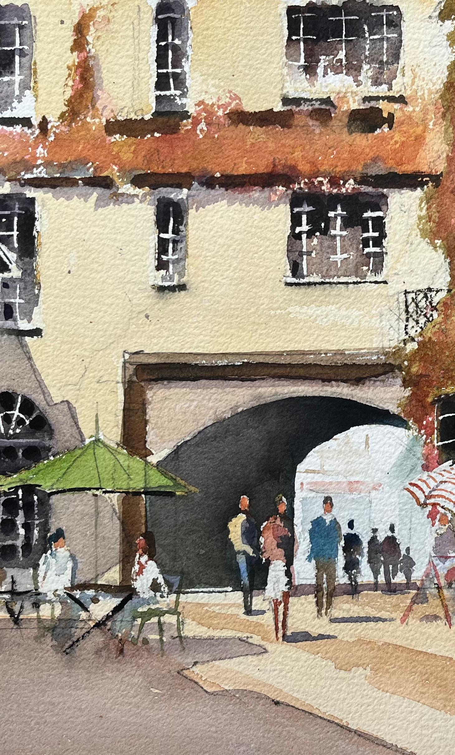 Titre : Aquarelle impressionniste britannique d'une scène de cour d'après-midi avec des personnages
par Anthony Avery (britannique 1946-2023)
Aquarelle originale sur papier d'artiste, non encadrée
Dimensions : 11 x 15.25 pouces (hauteur x