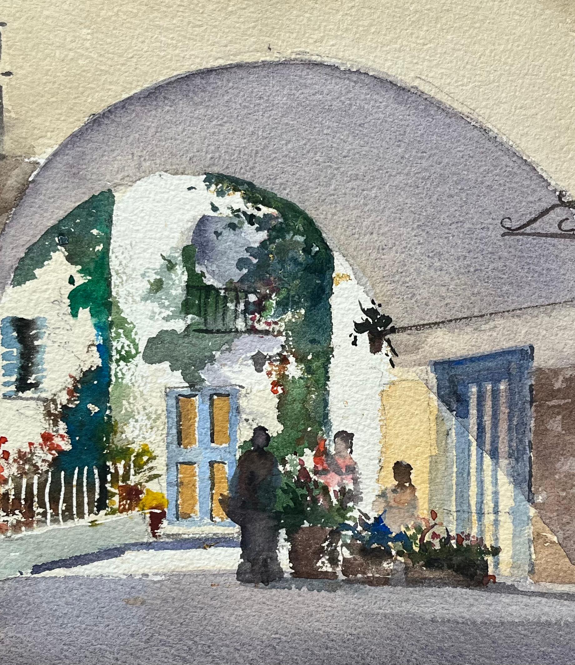 Acuarela impresionista británica de un patio de entrada arqueado con figuras en venta 2