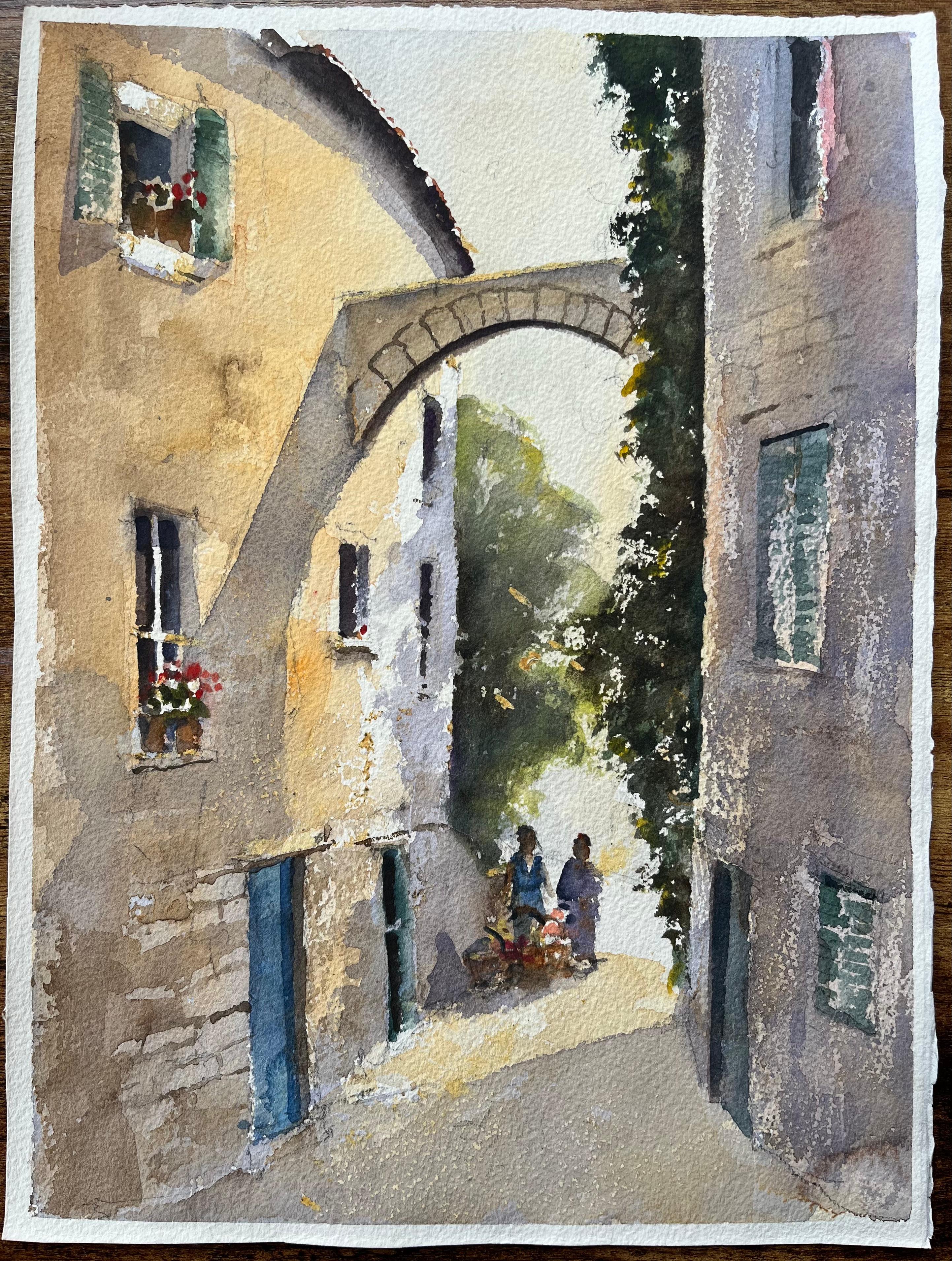 Acuarela impresionista británica de un arco de pueblo italiano con figuras - Painting de Anthony Avery