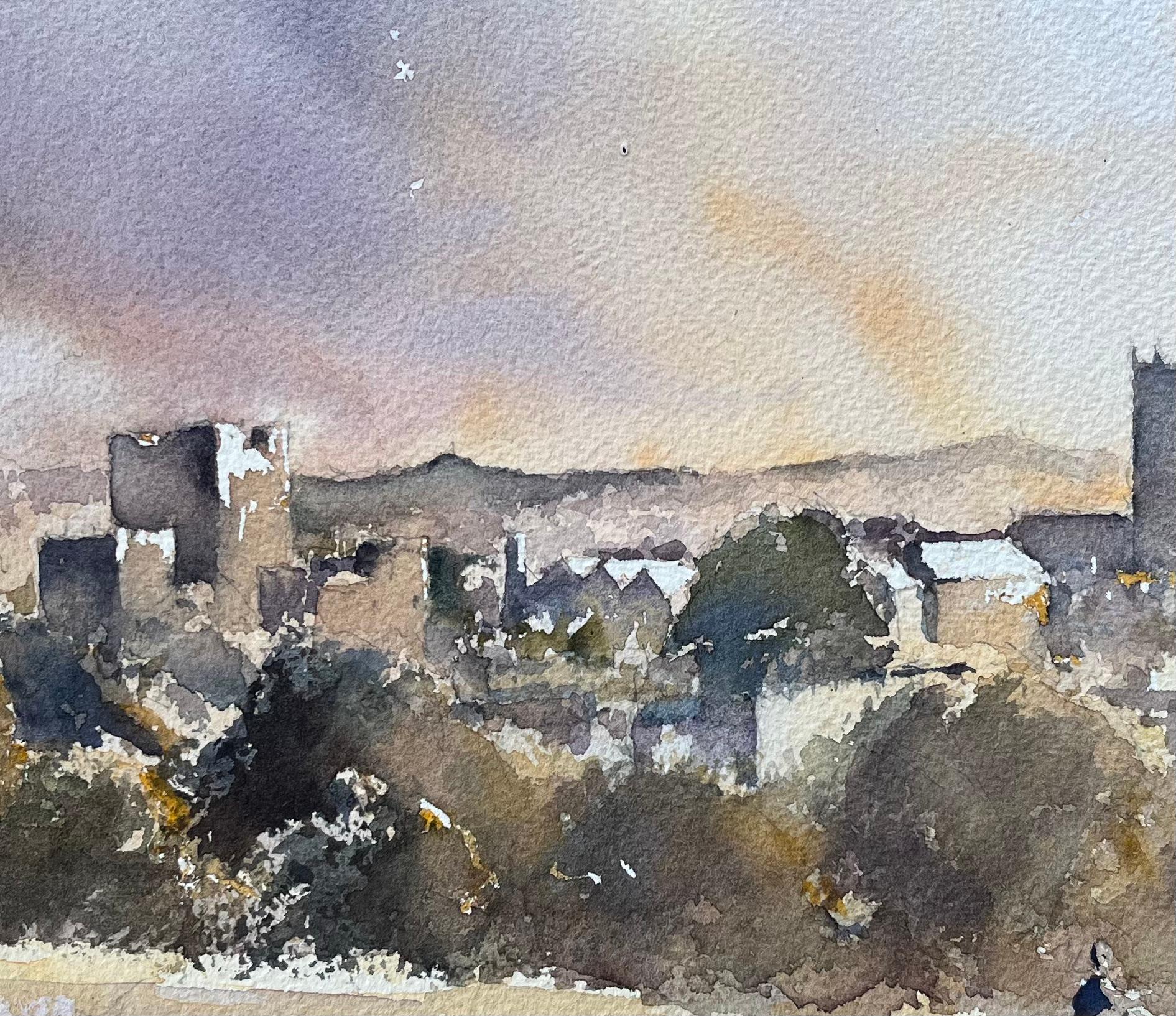 Aquarelle impressionniste britannique d'une vue d'une église et d'un village avec des personnages discutant - Gris Landscape Painting par Anthony Avery
