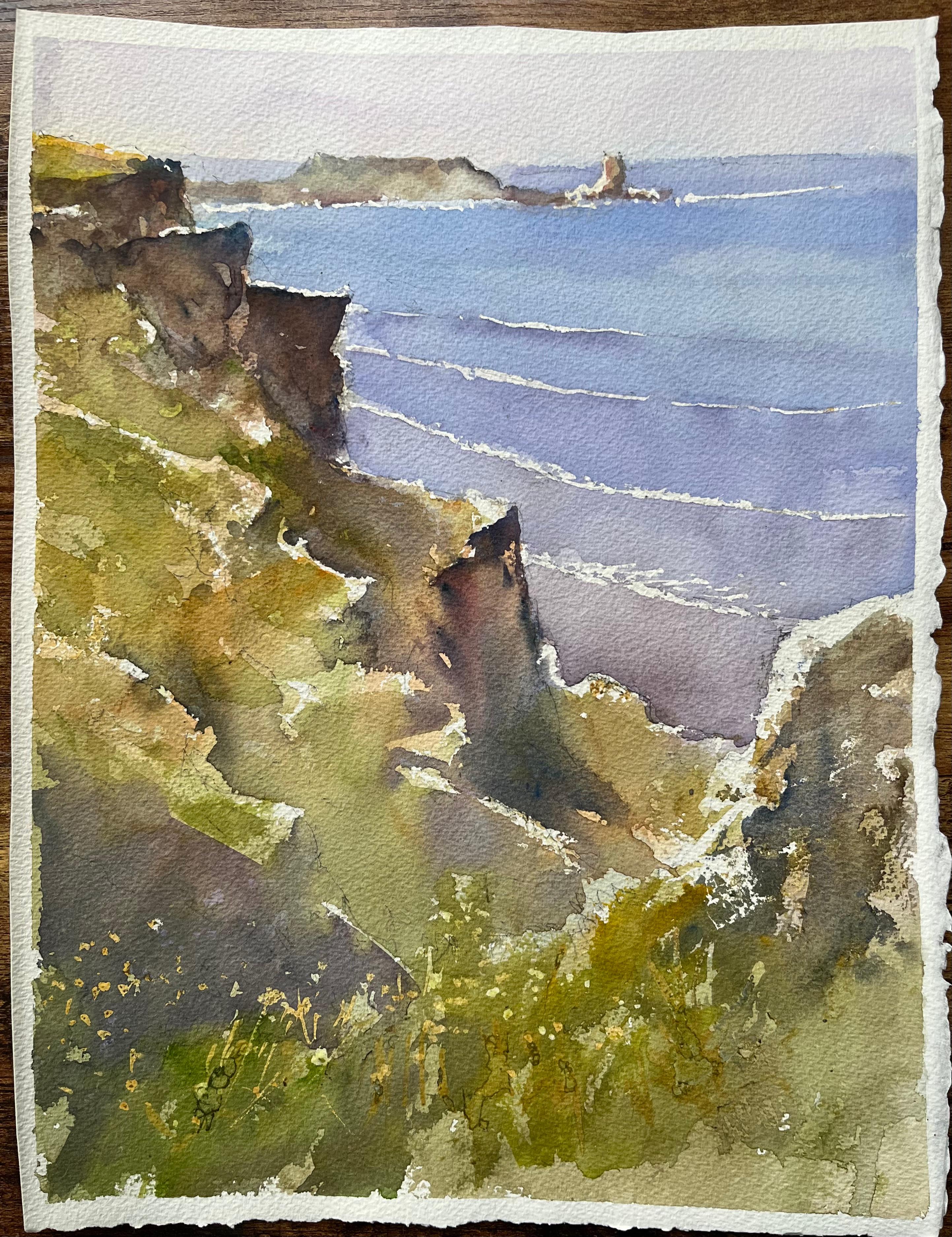 Acuarela impresionista británica de acantilados costeros e islotes lejanos - Painting de Anthony Avery