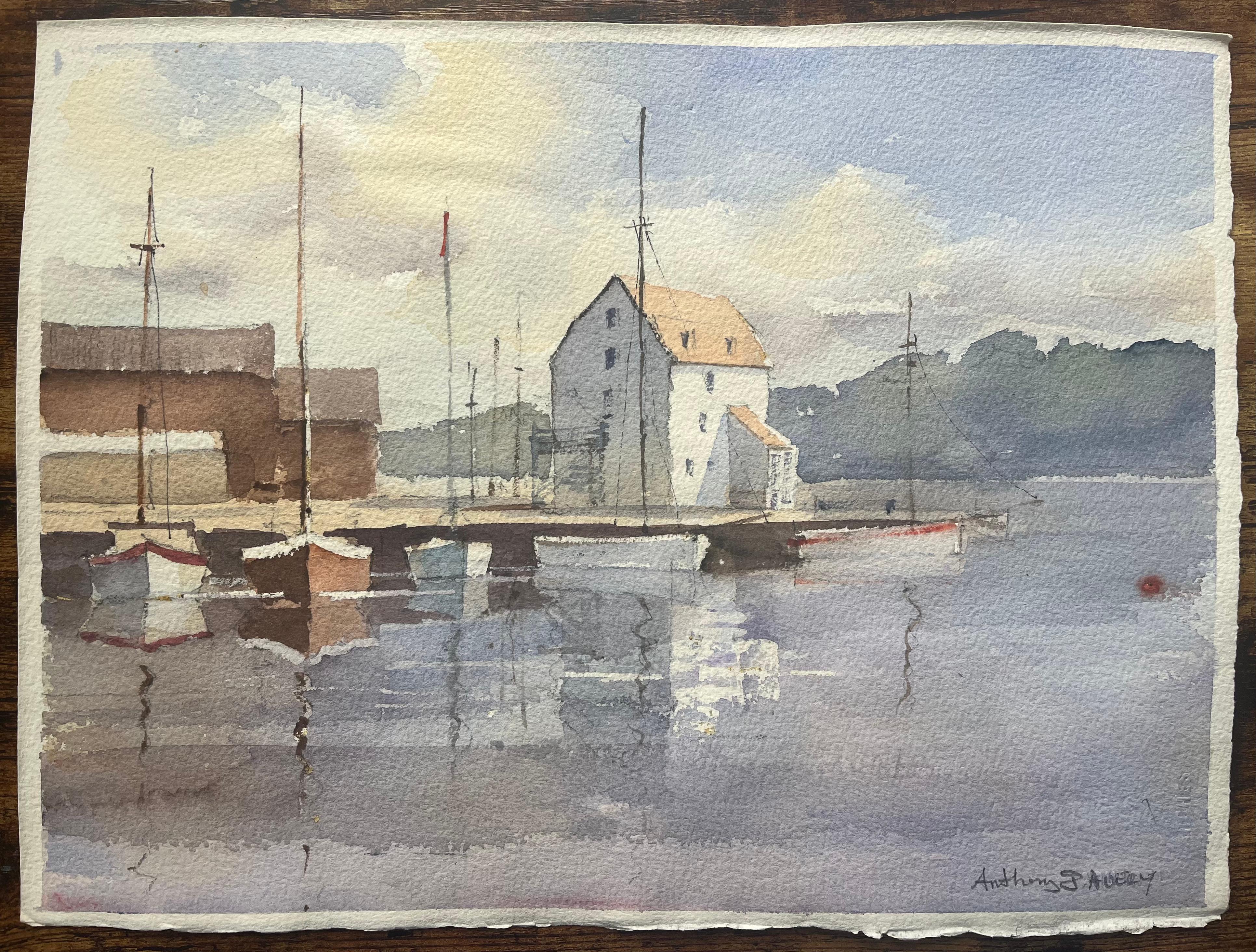 Acuarela impresionista británica de puerto costero con veleros - Painting de Anthony Avery