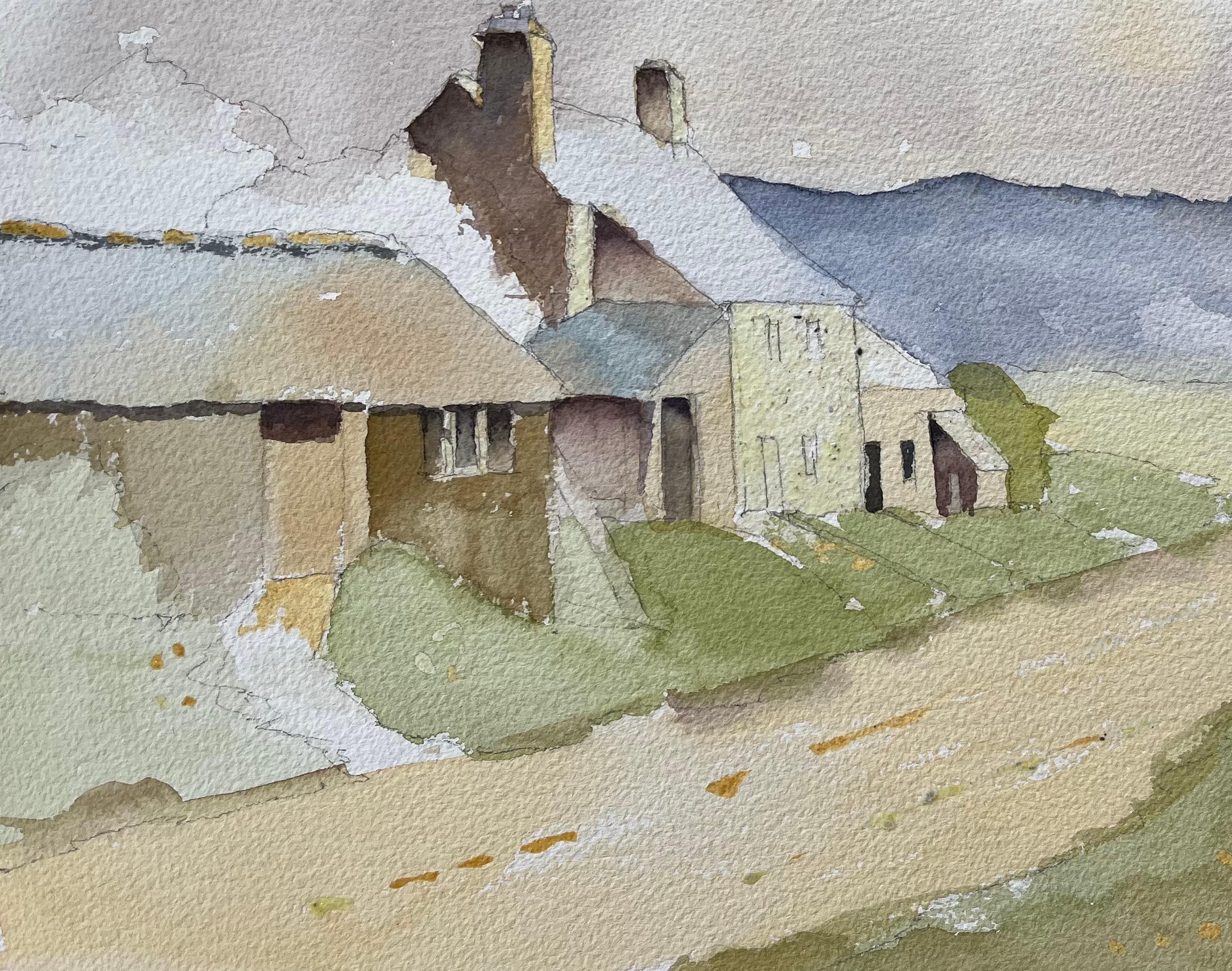 Aquarelle impressionniste britannique représentant des cottages le long d'une colline - Gris Landscape Painting par Anthony Avery