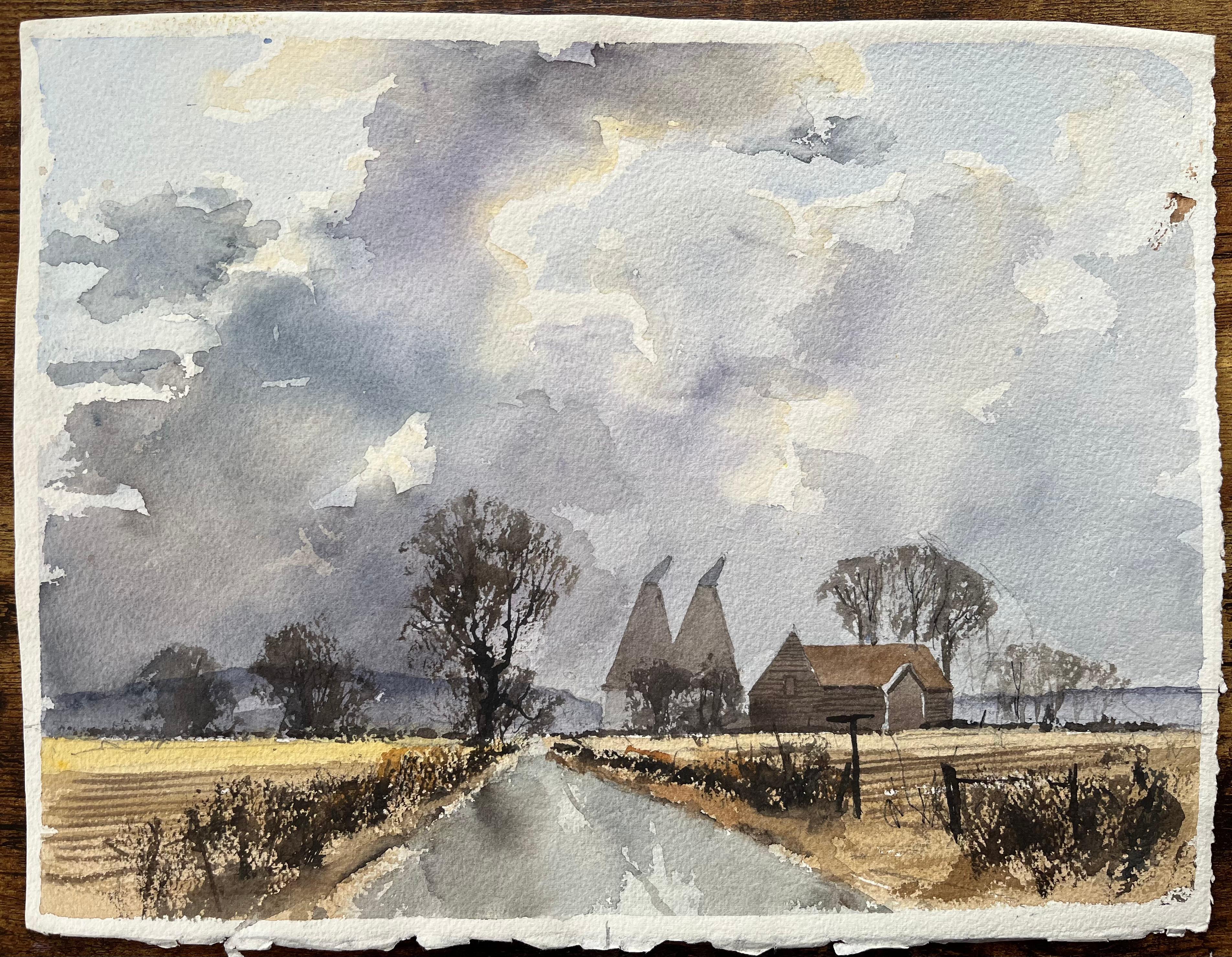 Acquerello impressionista britannico di una strada di campagna che conduce agli edifici della fattoria - Painting di Anthony Avery