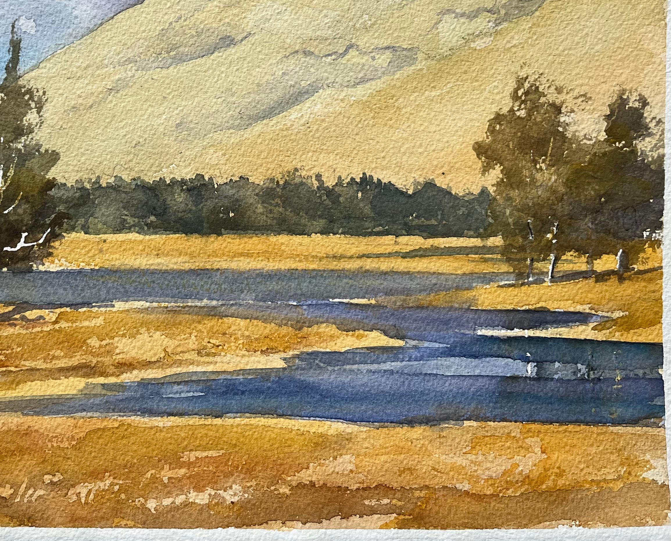 Título: Acuarela impresionista británica de paisaje montañoso con árboles y río 
Por Anthony Avery (británico 1946-2023)
Acuarela original sobre papel de artista, sin enmarcar
Dimensiones: 11,25 x 15,25 pulgadas (Alto x Ancho)
Estado: Bueno, con