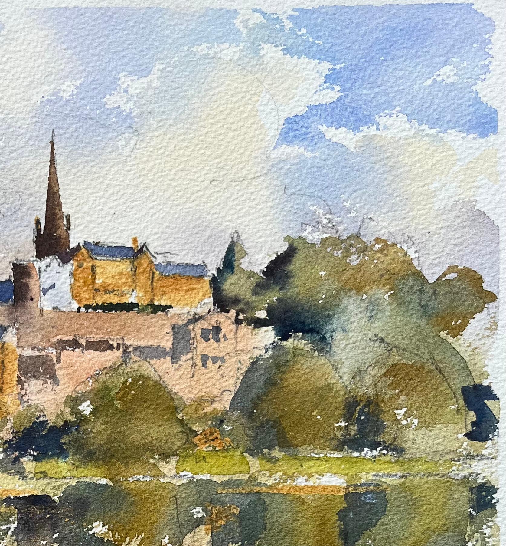 Aquarelle impressionniste britannique d'un village et d'une église de Hilltop Village avec reflets - Impressionnisme Painting par Anthony Avery
