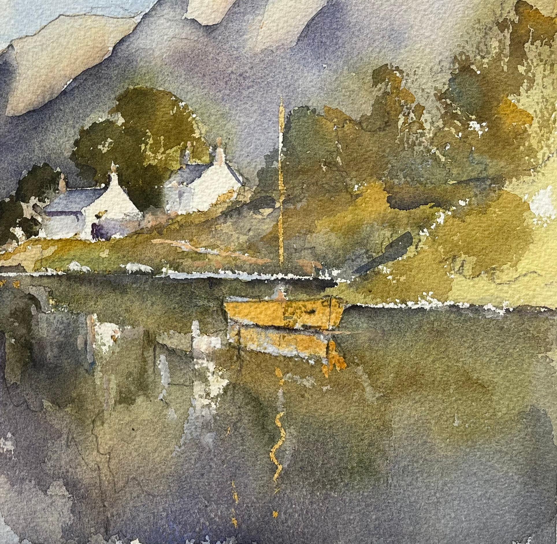 Titel: Britischer Impressionist Aquarell von Lochside Cottages mit Spiegelungen auf dem Wasser
Von Anthony Avery (Brite 1946-2023)
Original-Aquarell auf Künstlerpapier, ungerahmt
Abmessungen: 11,25 x 15,25 Zoll (Höhe x Breite)
Unterschrieben: