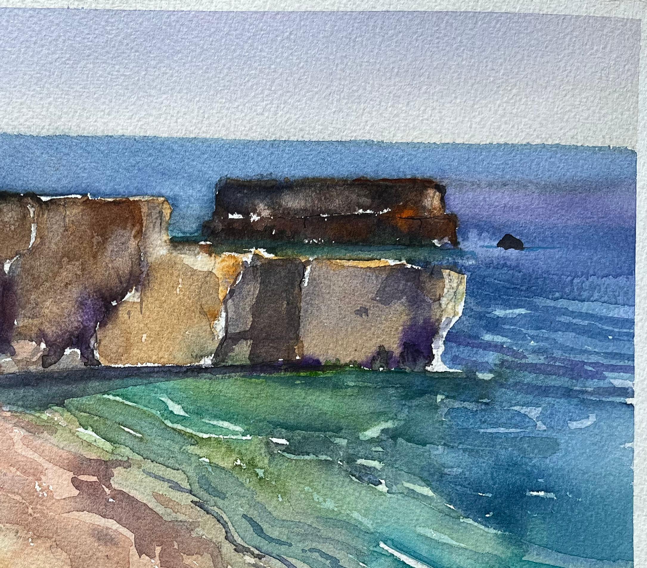 Acuarela impresionista británica de Cala tranquila en Praia da Baleeira, Portugal - Painting Impresionista de Anthony Avery