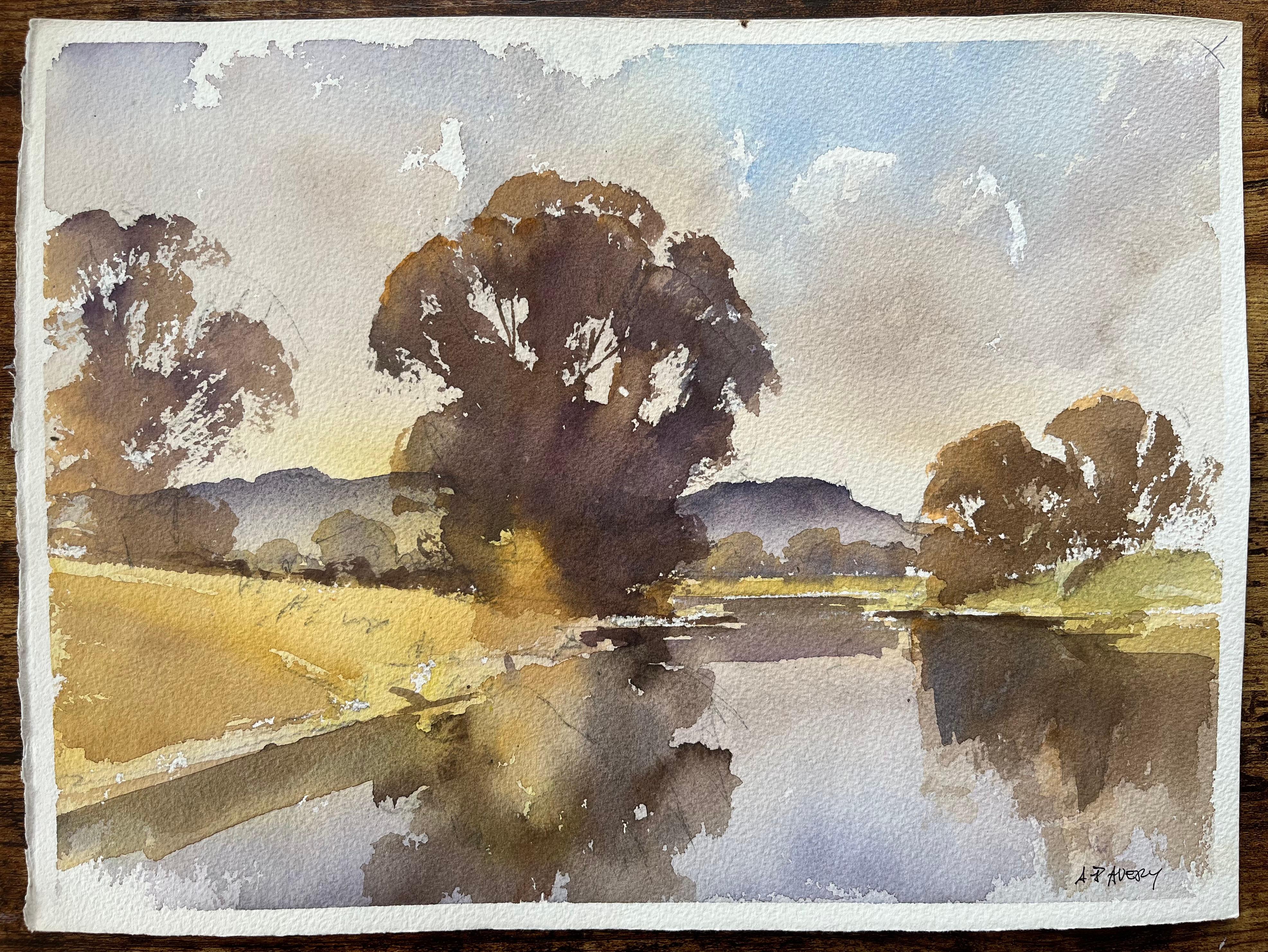 Acquerello impressionista britannico di alberi riflessi da un fiume calmo al tramonto - Painting di Anthony Avery
