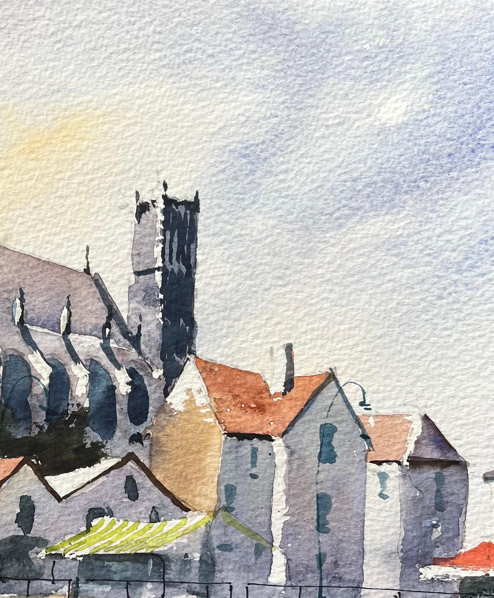 Titel: Britisches impressionistisches Aquarell einer Townes am Flussufer mit Kathedralentürmen
von Anthony Avery (Brite 1946-2023)
Original-Aquarell auf Künstlerpapier, ungerahmt
Abmessungen: 11 x 11,25 Zoll (Höhe x Breite)
Zustand: Gut, mit
