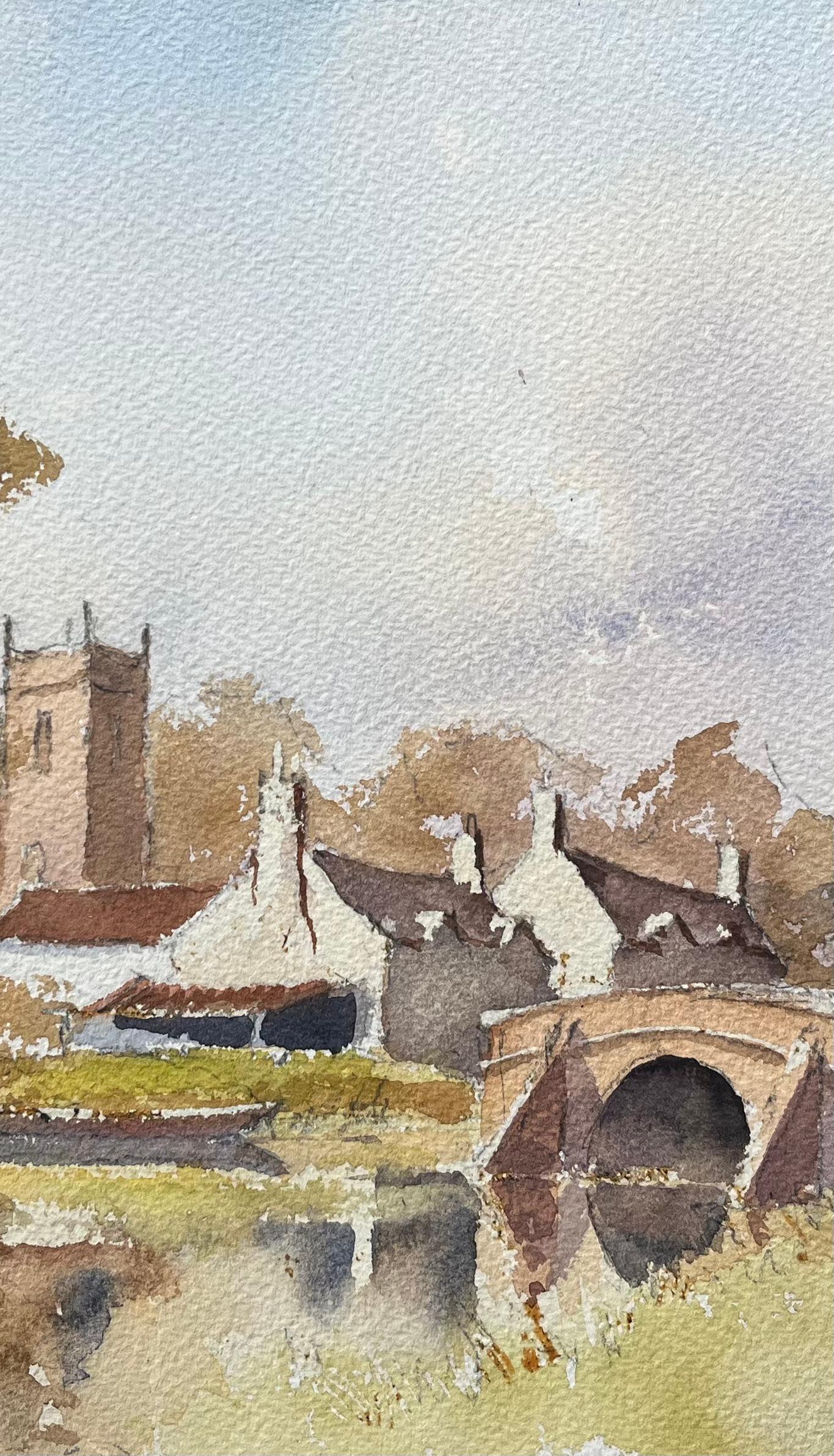 Britischer Impressionist Aquarell von Riverside Village Szene mit Kirche (Grau), Landscape Painting, von Anthony Avery