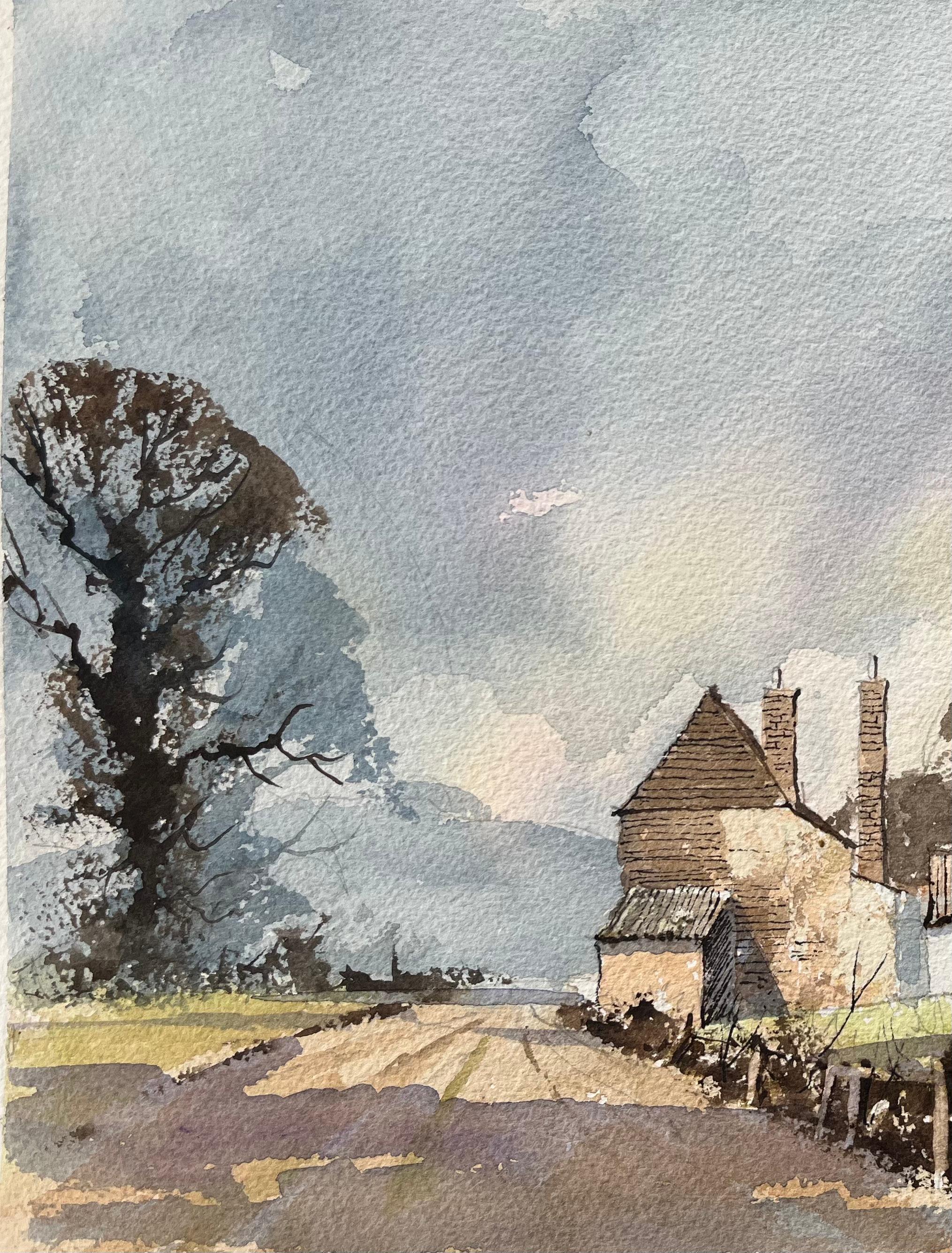 Titel: Britisches impressionistisches Aquarell eines ländlichen Gehöfts im weichen Morgenlicht
von Anthony Avery (Brite 1946-2023)
Original-Aquarell auf Künstlerpapier, ungerahmt
Abmessungen: 11,25 x 15,25 Zoll (Höhe x Breite)
Zustand: Gut, mit