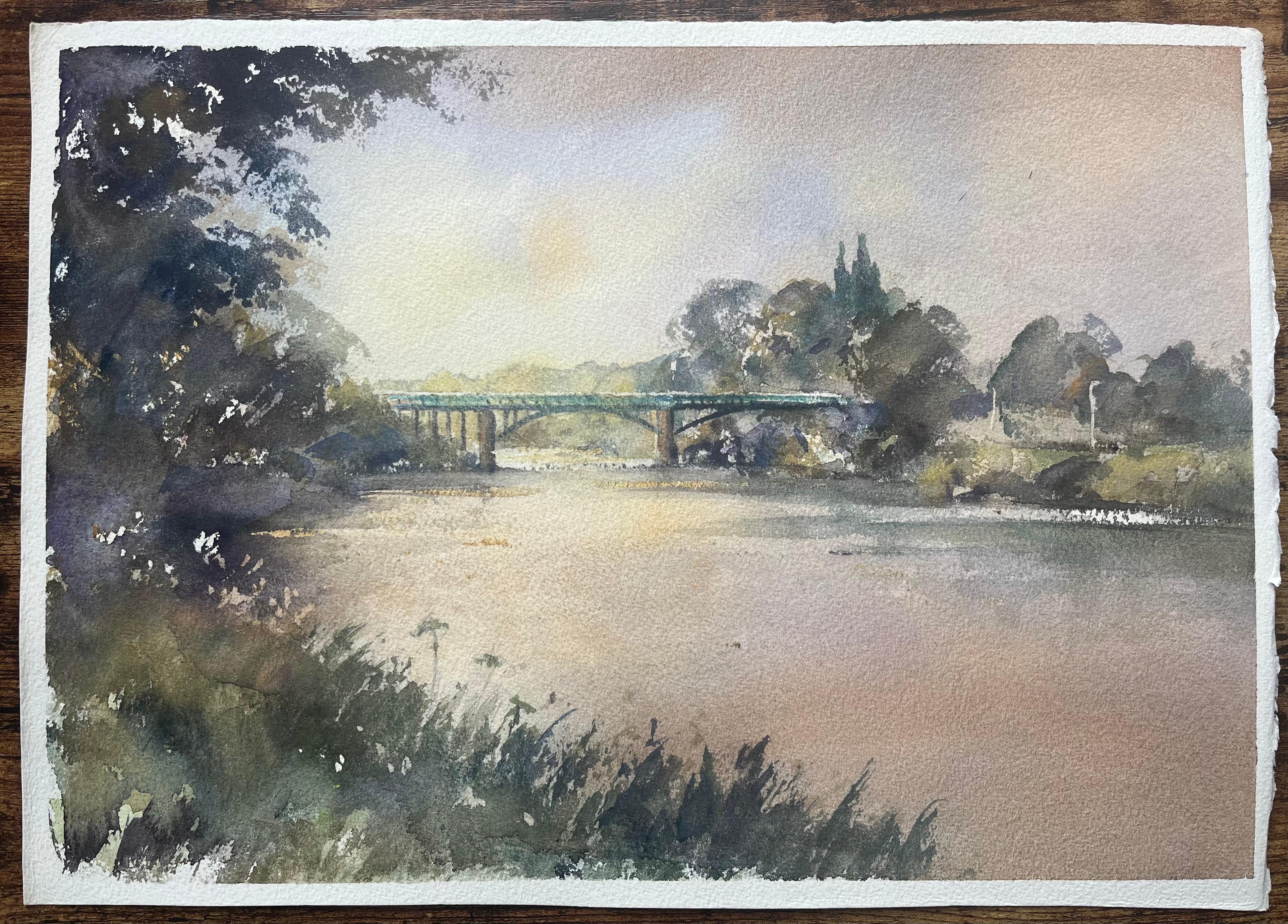 Acuarela impresionista británica de un pintoresco puente junto al río - Painting Impresionista de Anthony Avery