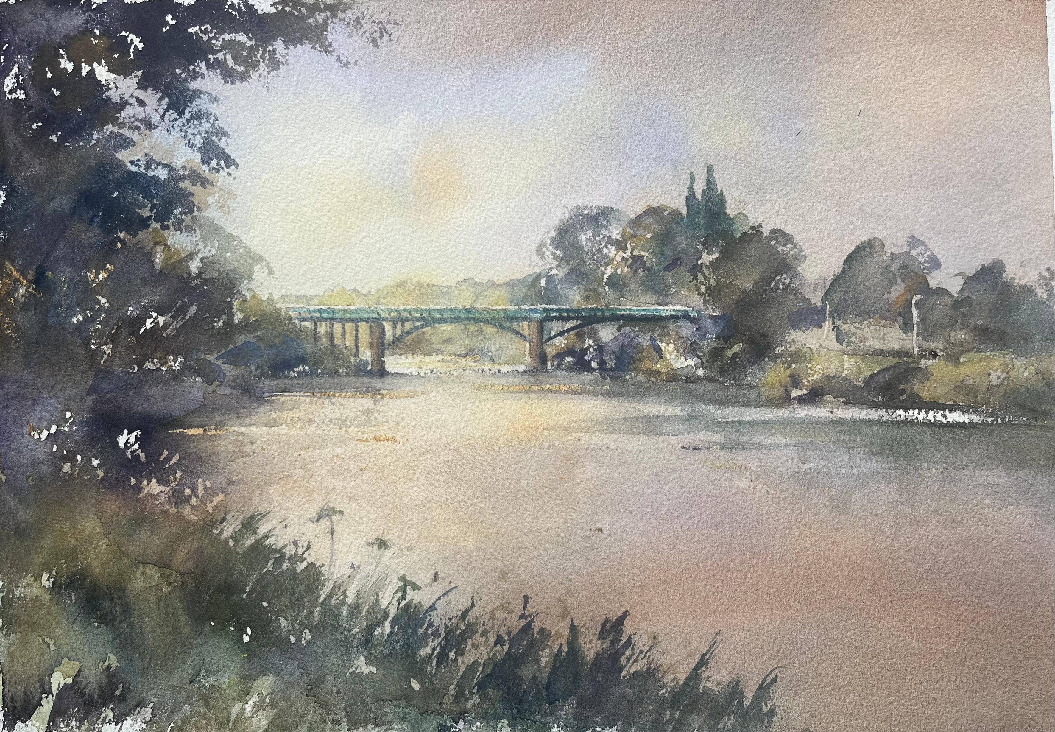Landscape Painting de Anthony Avery - Acuarela impresionista británica de un pintoresco puente junto al río