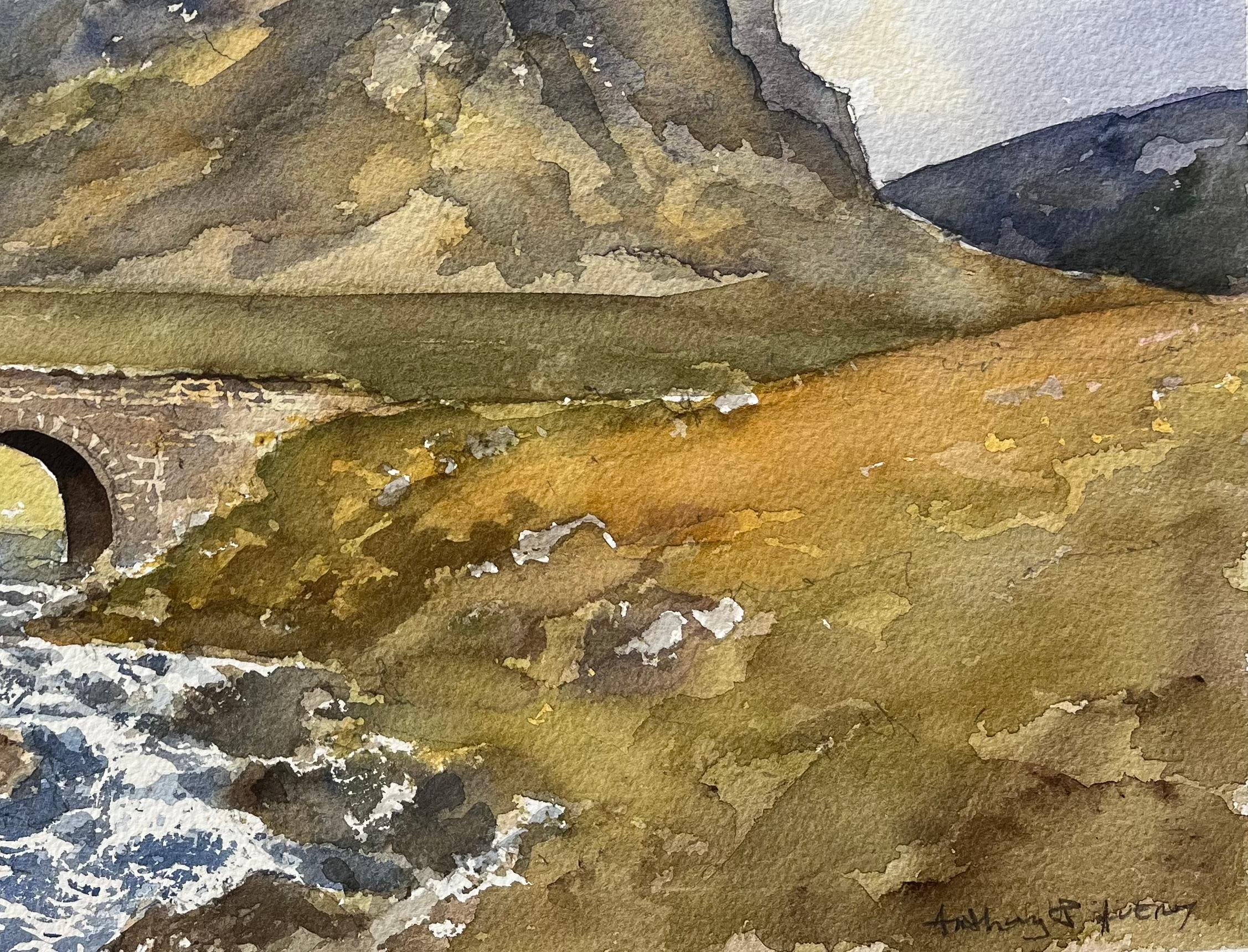 Titel: Aquarell eines britischen Impressionisten von Suilven von der Kylestrone Road aus
Von Anthony Avery (Brite 1946-2023)
Original-Aquarell auf Künstlerpapier, ungerahmt
Abmessungen: 11,25 x 15,25 Zoll (Höhe x Breite)
Unterschrieben: Ja
Zustand: