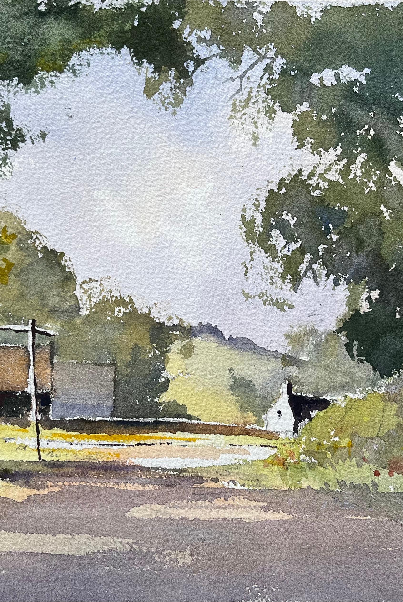 Titel: Britischer Impressionist - Aquarell einer Summer Lane's mit grünen Bäumen und Gebäuden
von Anthony Avery (Brite 1946-2023)
Original-Aquarell auf Künstlerpapier, ungerahmt
Abmessungen: 10,75 x 15,25 Zoll (Höhe x Breite)
Unterschrieben: