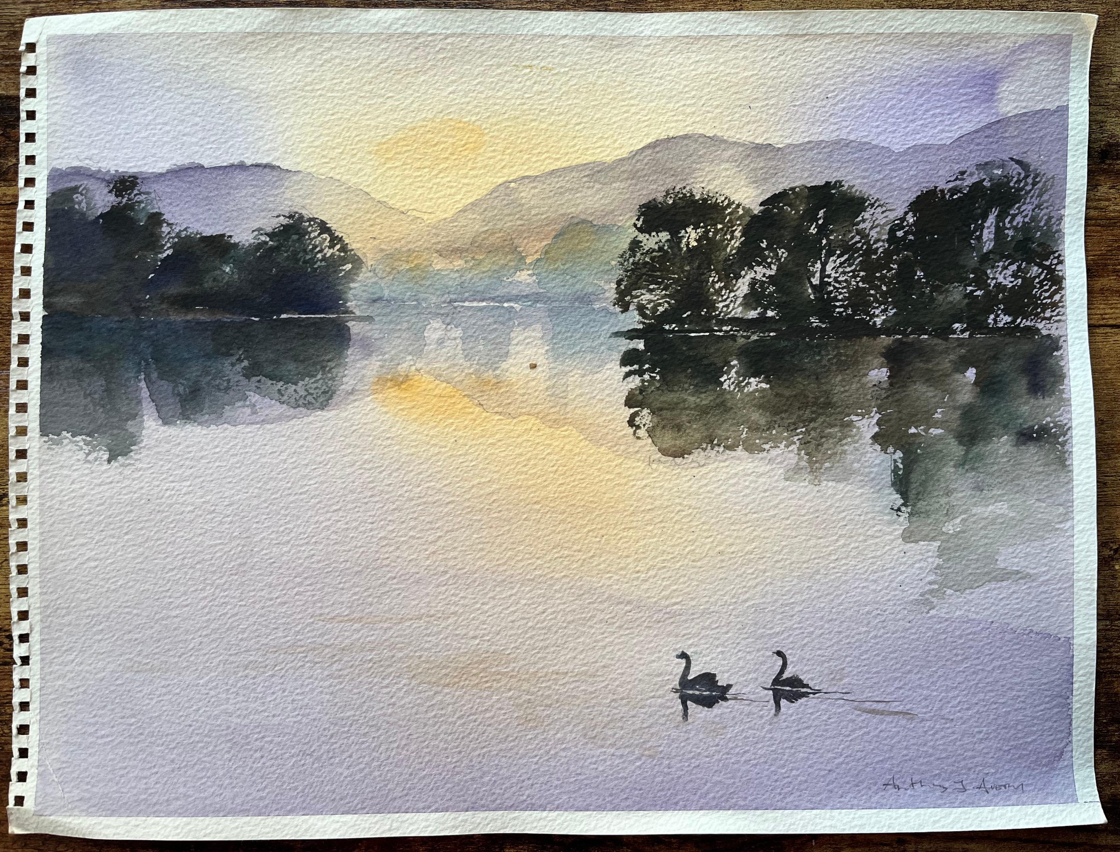 Britisches impressionistisches Aquarell mit Schwanen, die in der Morgendämmerung auf einem Tranquil-See glitzern – Painting von Anthony Avery