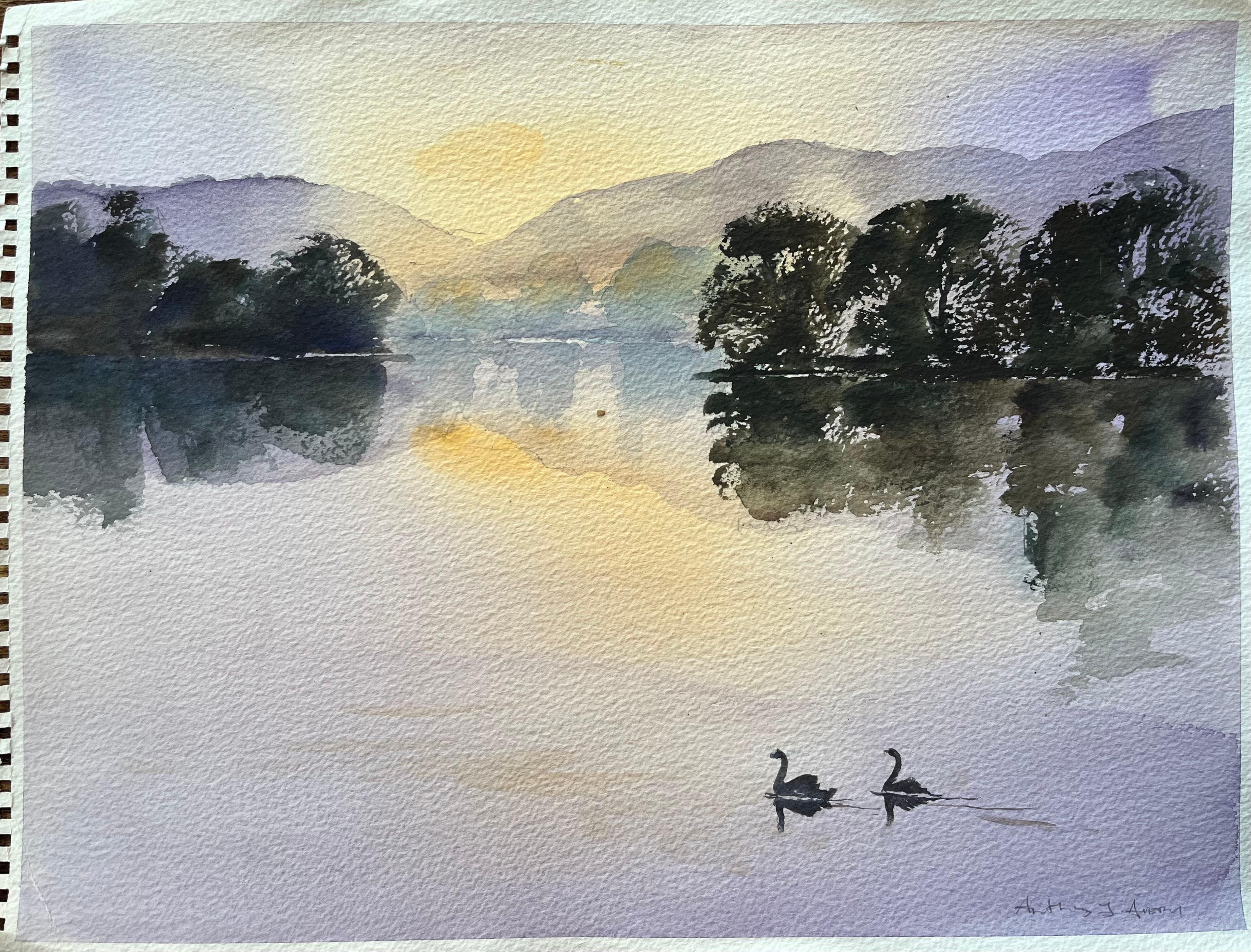 Anthony Avery Landscape Painting – Britisches impressionistisches Aquarell mit Schwanen, die in der Morgendämmerung auf einem Tranquil-See glitzern