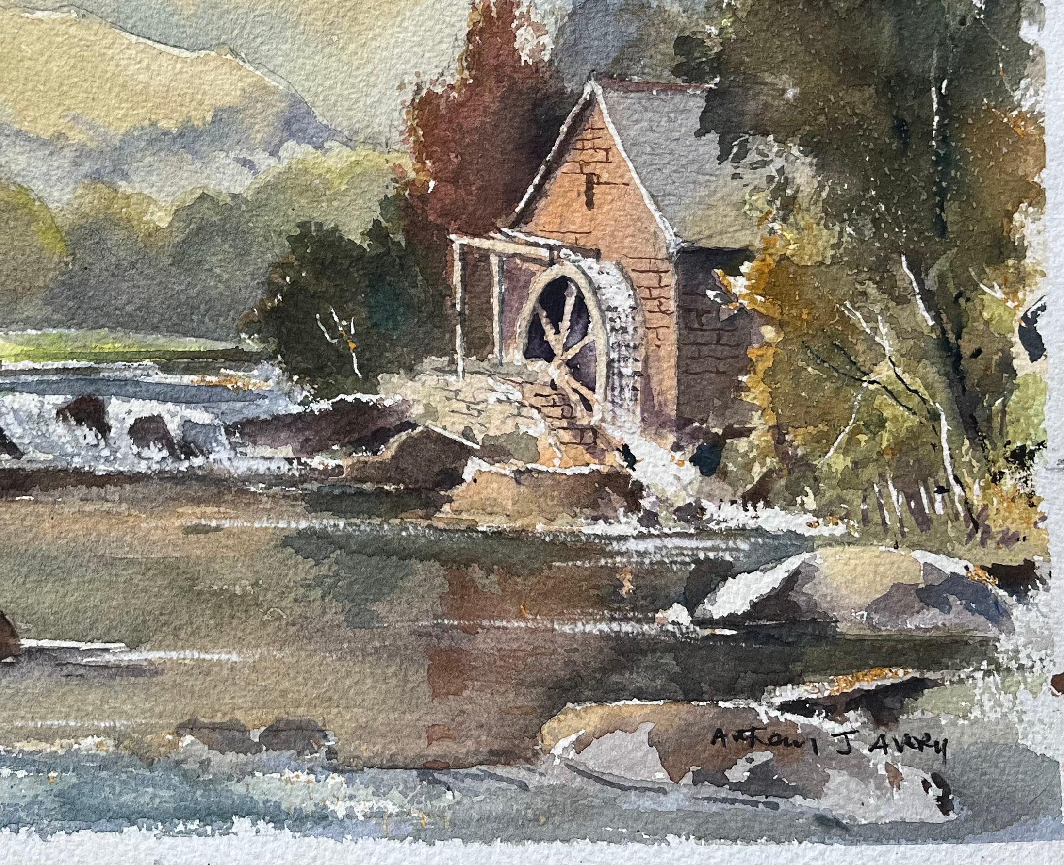 Aquarelle impressionniste britannique représentant The Old Mill by the River and Rolling Hills (Le vieux moulin près de la rivière et des collines) - Impressionnisme Painting par Anthony Avery