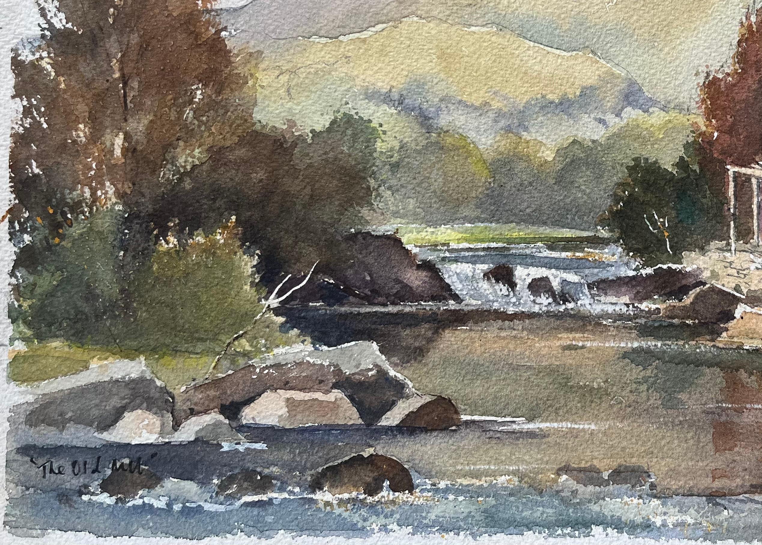 Titre : Aquarelle impressionniste britannique représentant le vieux moulin près de la rivière et des collines roulantes
Par Anthony Avery (britannique 1946-2023)
Aquarelle originale sur papier d'artiste, non encadrée
Signé : Oui
Dimensions : 11.25 x