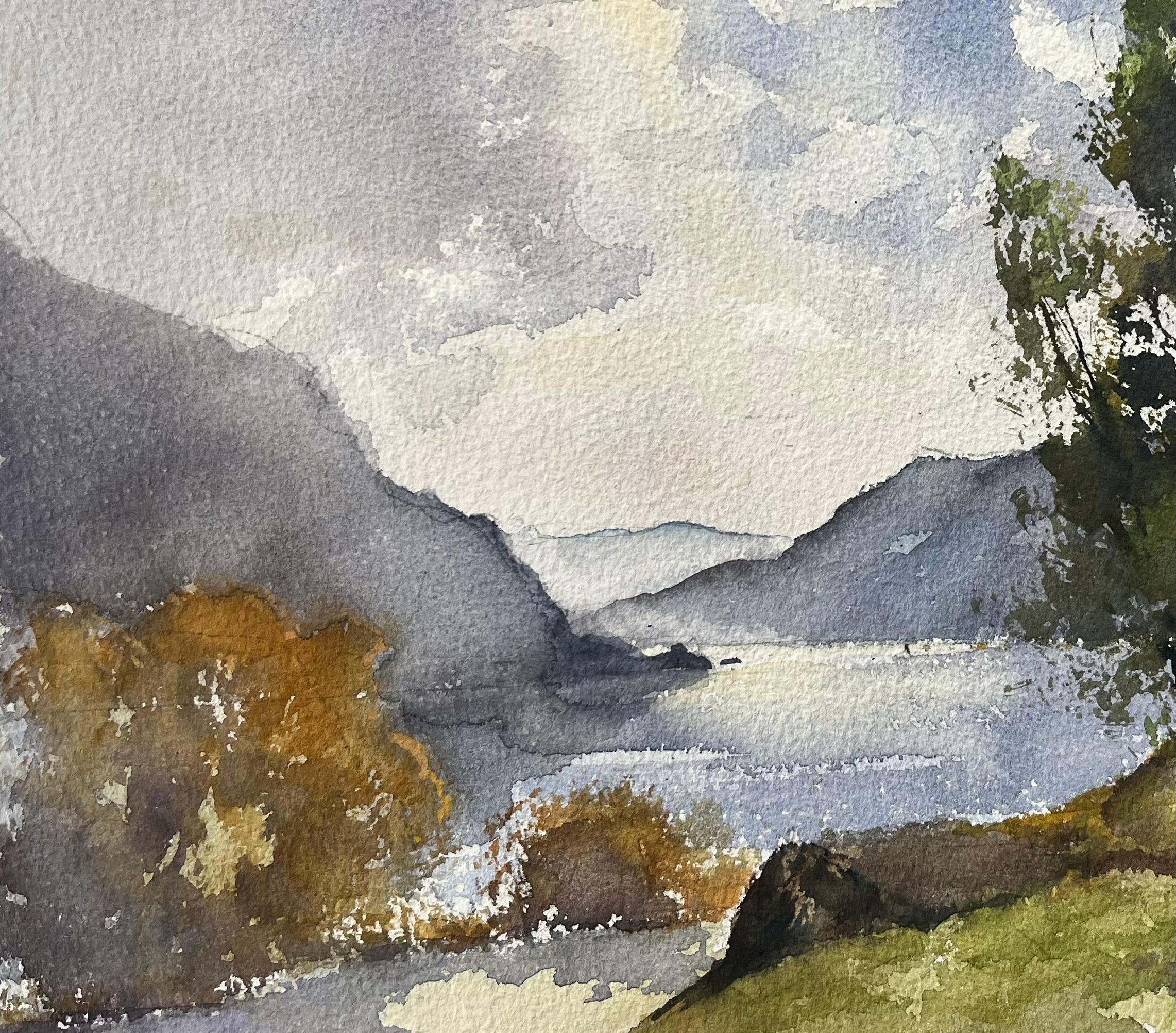 Titolo: Acquerello impressionista britannico di un tranquillo paesaggio lacustre
di Anthony Avery (Regno Unito 1946-2023)
Acquerello originale su carta per artisti, senza cornice
Dimensioni: 11 x 15,25 pollici (altezza x larghezza)
Condit: Buono,