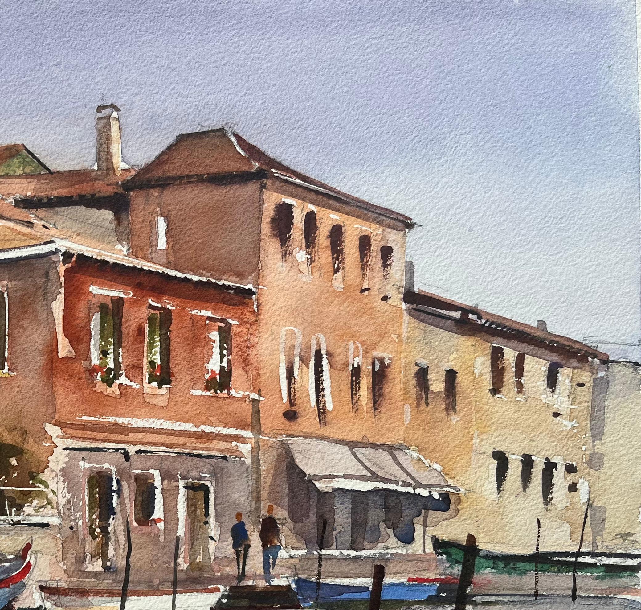 Britischer Impressionist Aquarell von venezianischen Kanal-Szene mit bunten Fassaden (Grau), Landscape Painting, von Anthony Avery