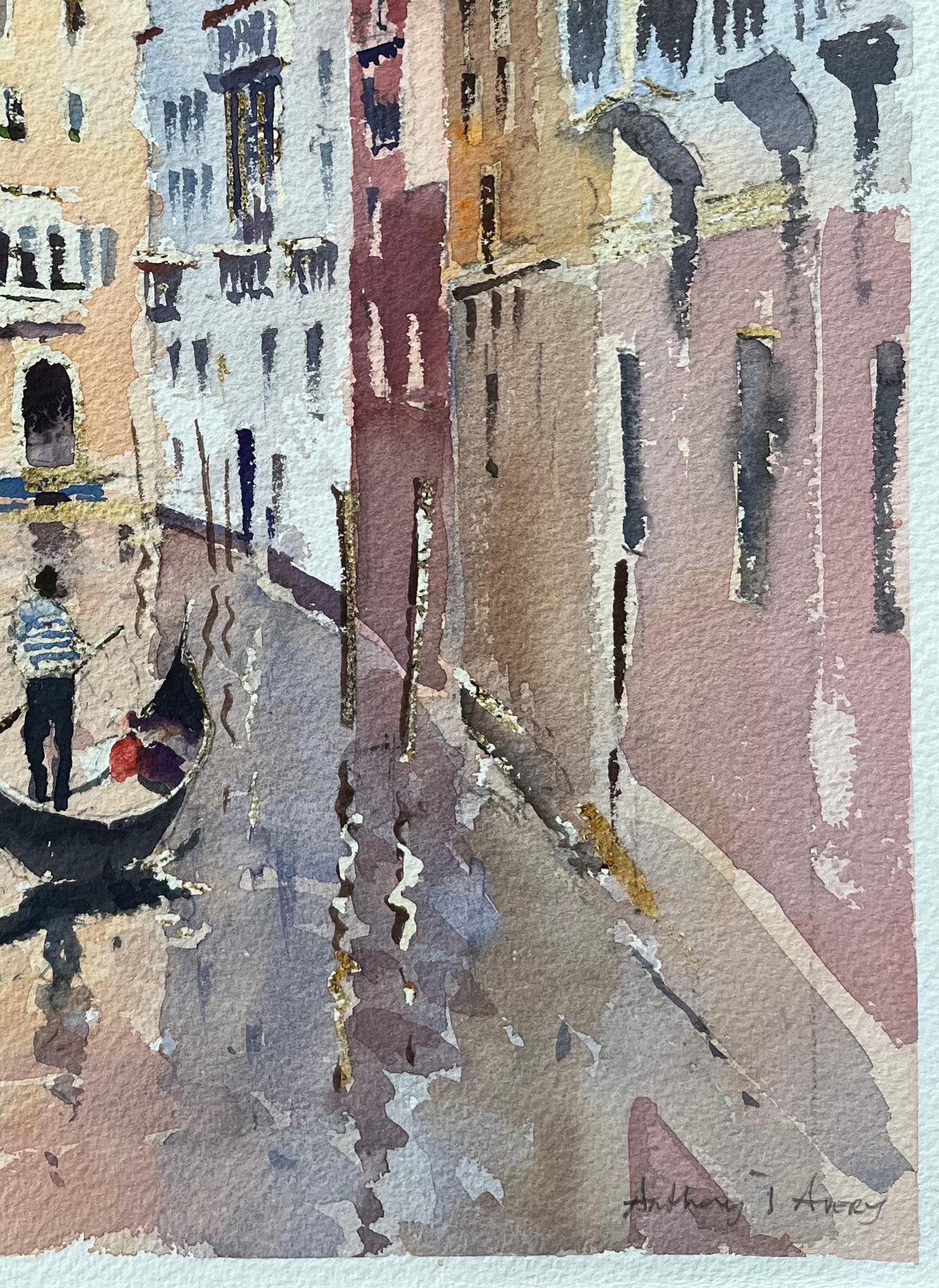 Aquarelle impressionniste britannique d'une scène vénitienne d'une gondole et d'un canal Tranquil - Gris Landscape Painting par Anthony Avery