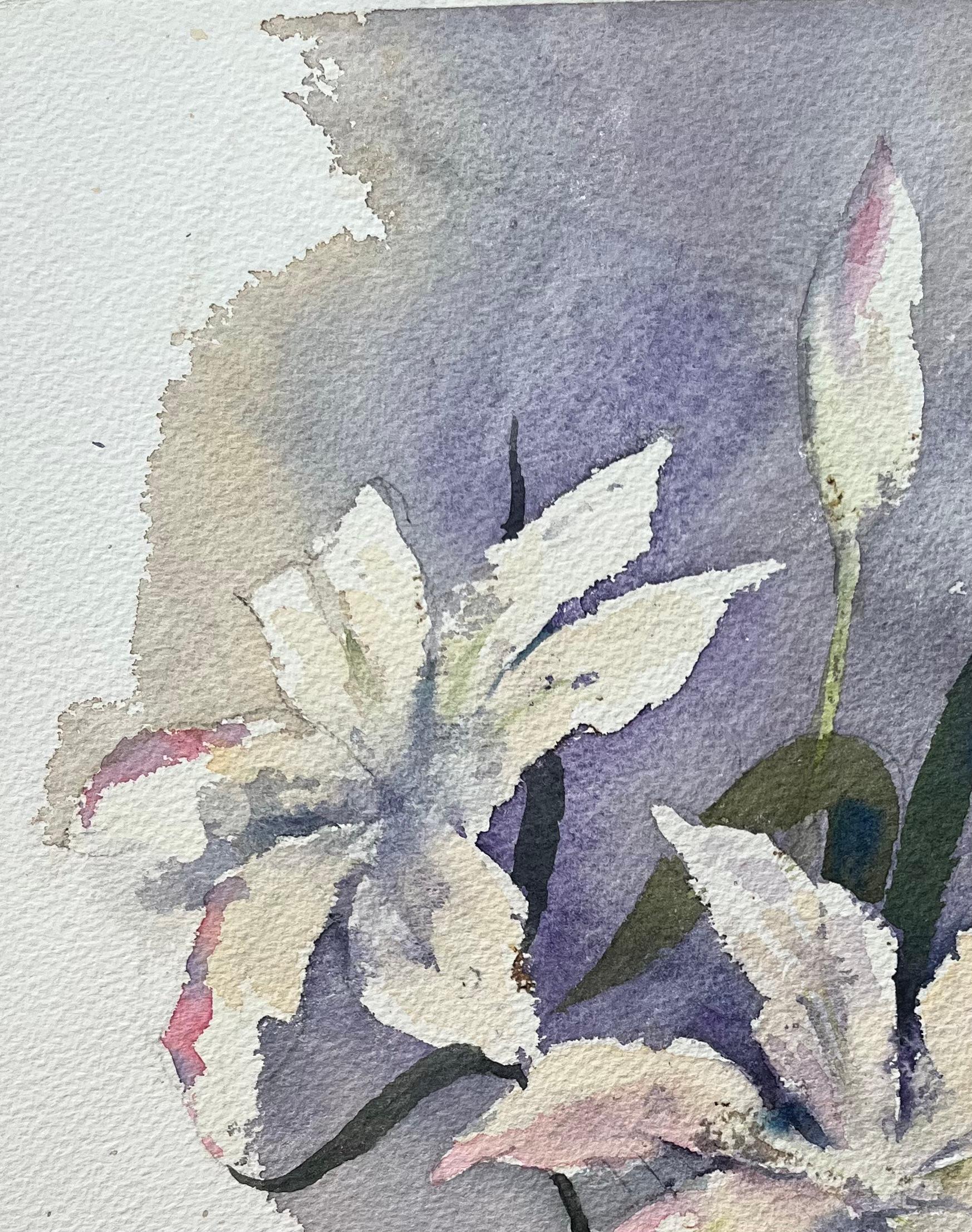 Britischer Impressionist Aquarell von weißen Lilien auf einem Lavendel Hintergrund im Angebot 1