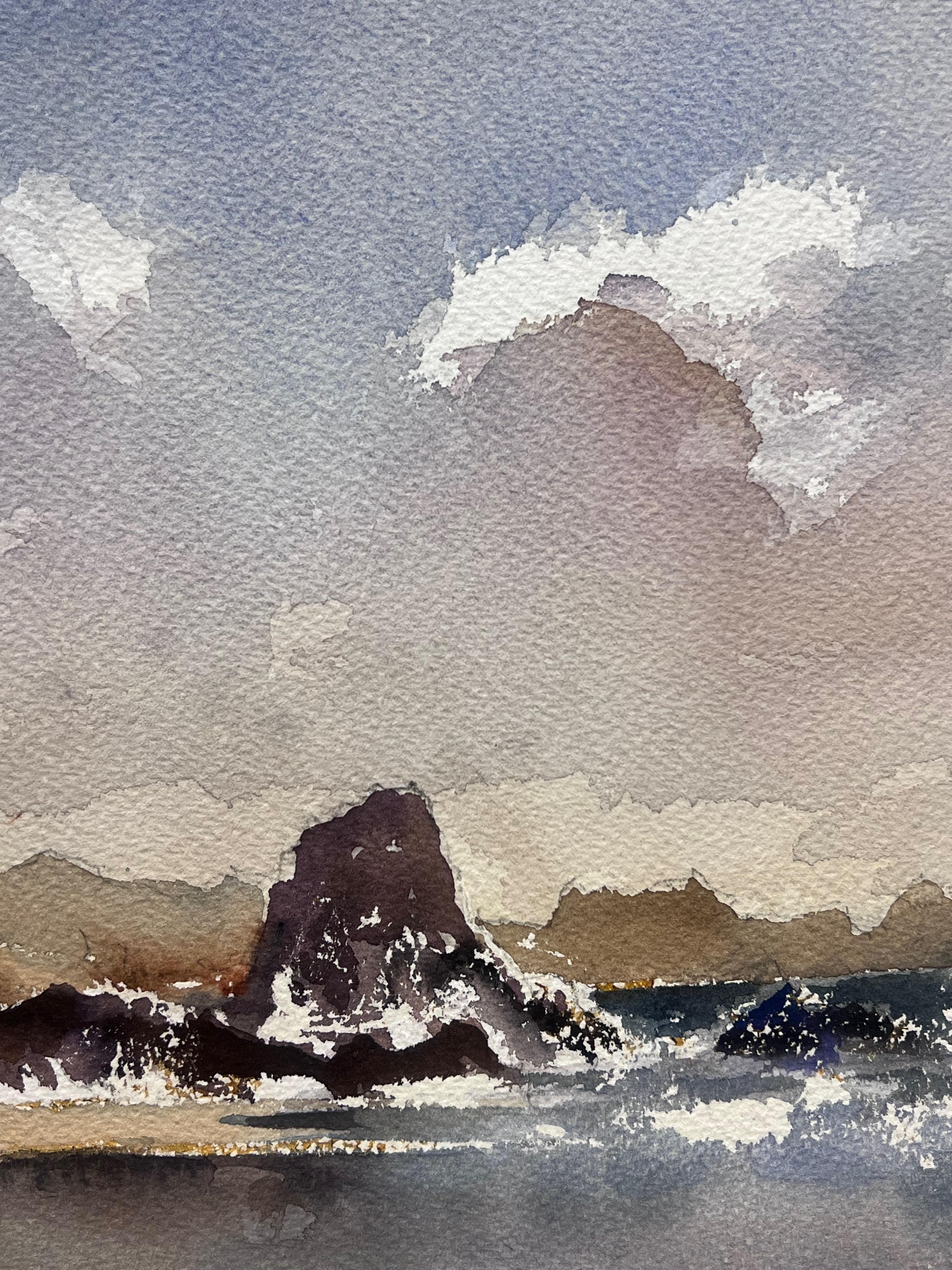 Britischer Impressionist Aquarell Weißes Küstenhaus mit Blick auf das Meer (Grau), Landscape Painting, von Anthony Avery