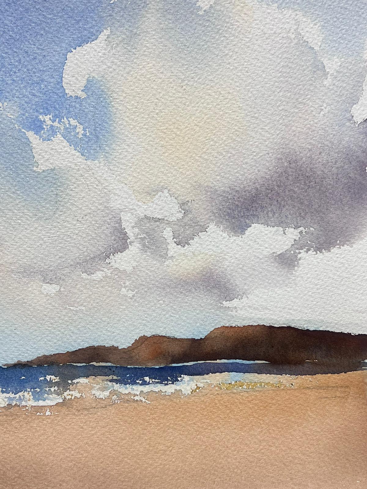 Acuarela Impresionista Original Británica Nubes sobre Playa de Arena Mares Azules - Painting de Anthony Avery