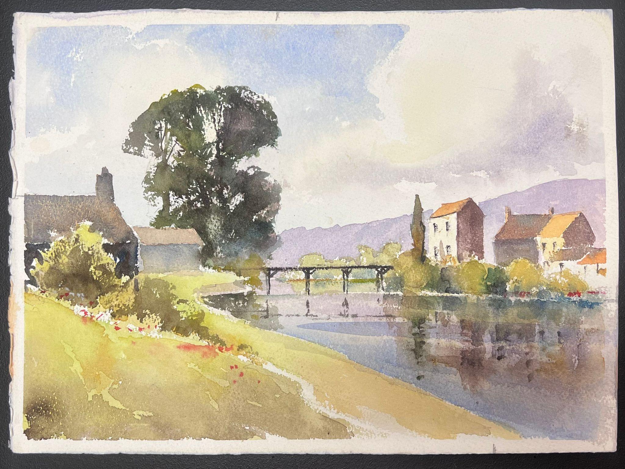Aquarelle impressionniste britannique originale représentant un pont industriel au-dessus d'une rivière d'été - Painting de Anthony Avery