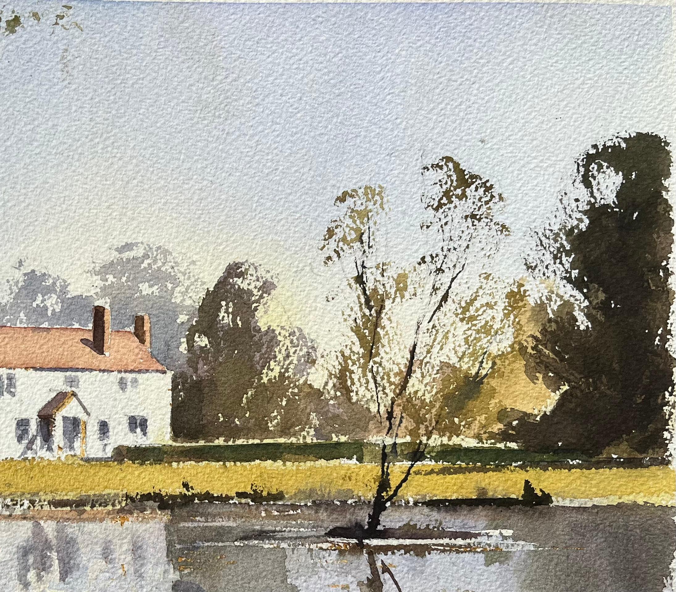Titel: Britisches Aquarell eines Flussuferhäuschens mit Enten
Von Anthony Avery (Brite 1946-2023)
Original-Aquarell auf Künstlerpapier, ungerahmt
Abmessungen: 11,25 x 15,25 Zoll (Höhe x Breite)
Zustand: Gut, mit leichten Alterungsspuren.
Provenienz: