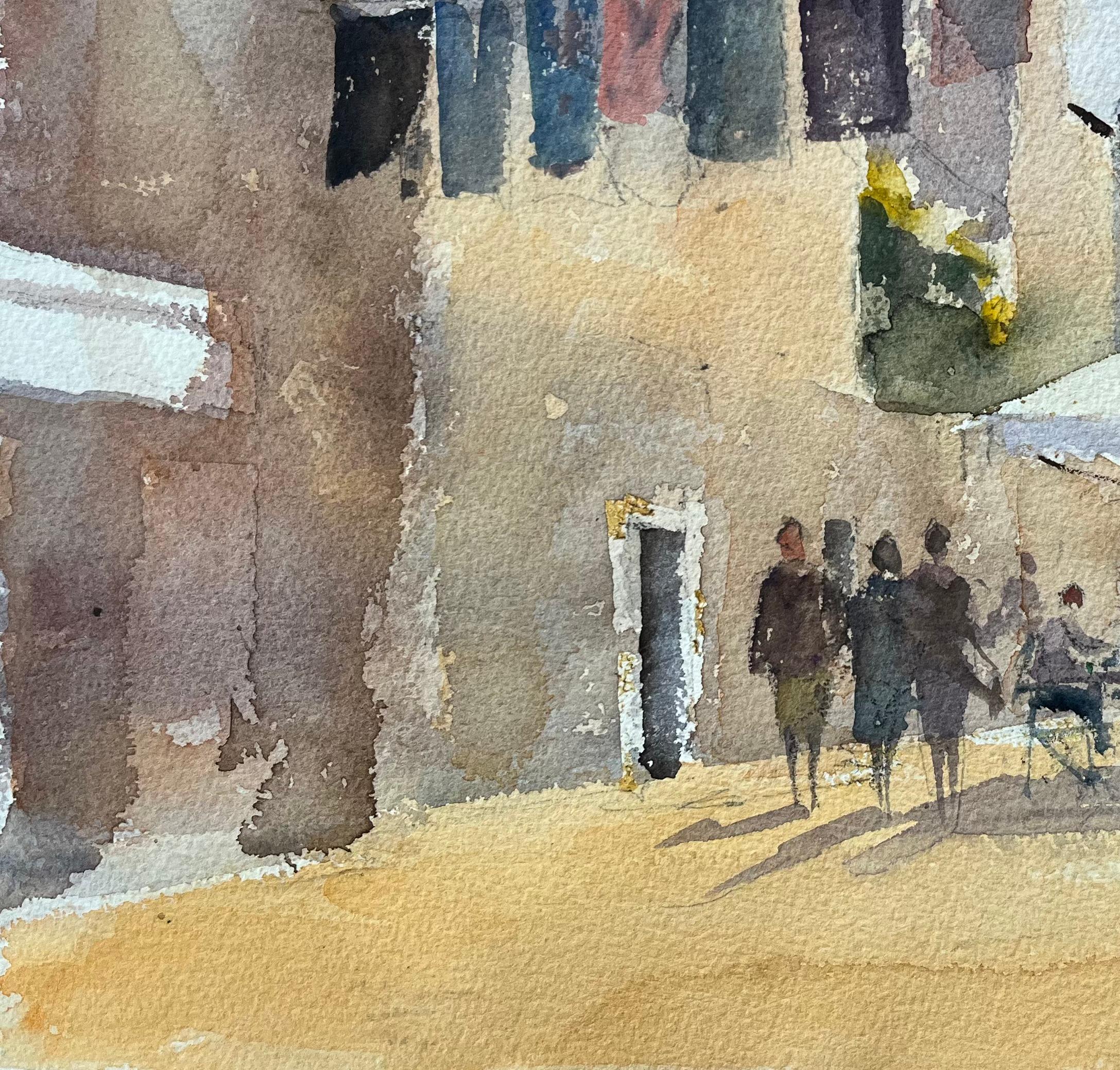 Acquerello britannico di una scena di strada con lavanderia appesa e caffè all'aperto - Landscape Painting Grigio di Anthony Avery