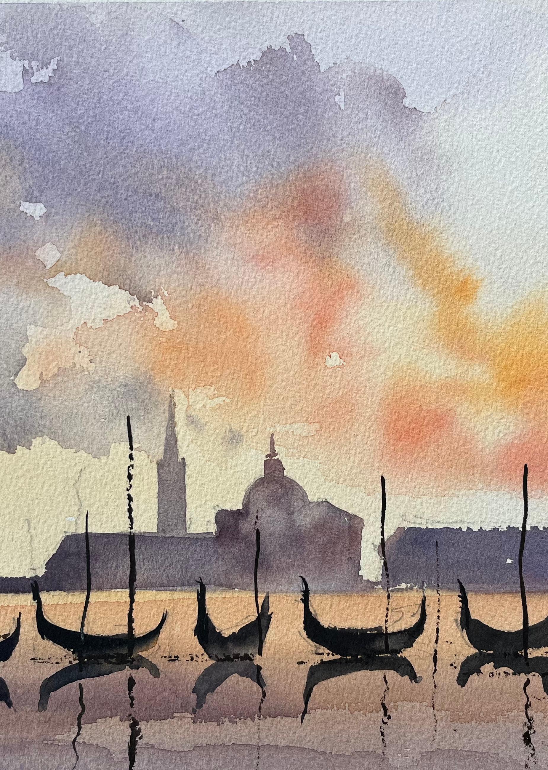 Britisches Aquarell von Gondeln bei Sonnenuntergang mit einer Silhouette der Skyline im Angebot 1