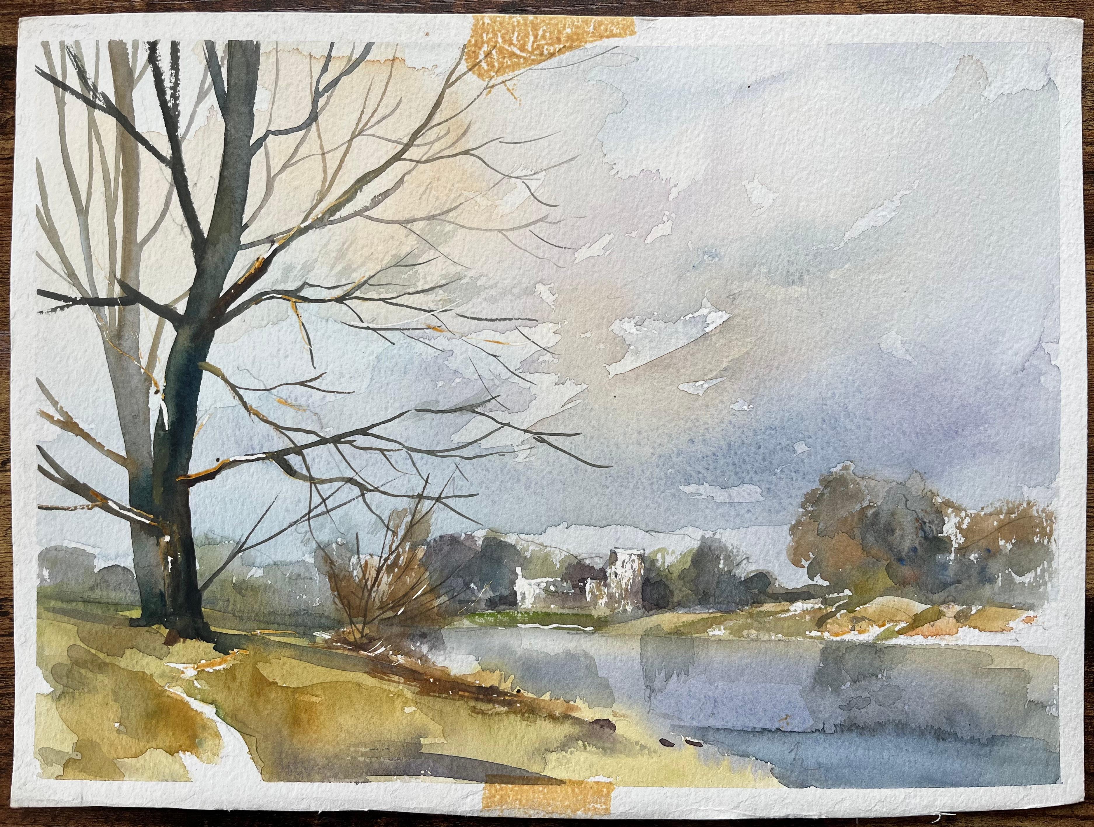 Acquerello britannico di una scena lungo il fiume con una chiesa distante - Painting di Anthony Avery