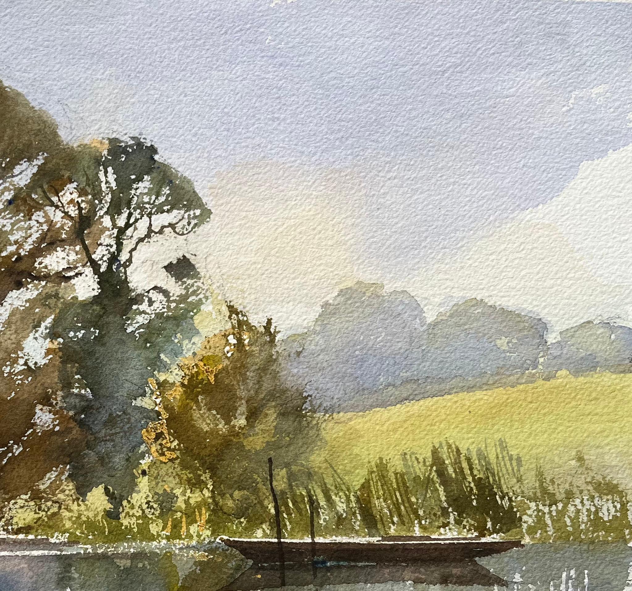 Acuarela británica de paisaje sereno con reflejo y barco - Landscape Painting Gris de Anthony Avery