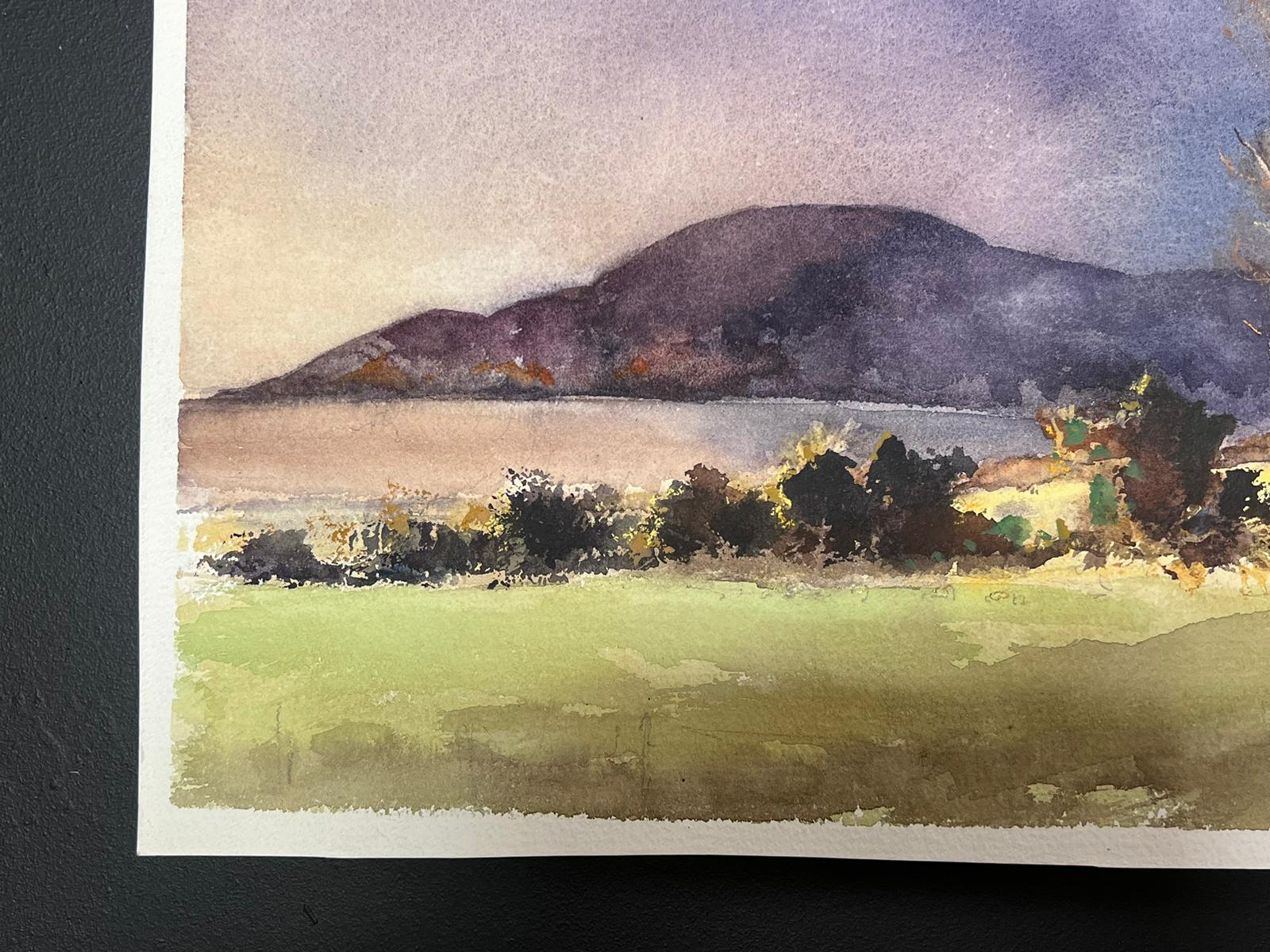 Feiner britischer original impressionistischer Aquarell- Küstenabschnitt mit Coastal Estuary (Braun), Landscape Painting, von Anthony Avery