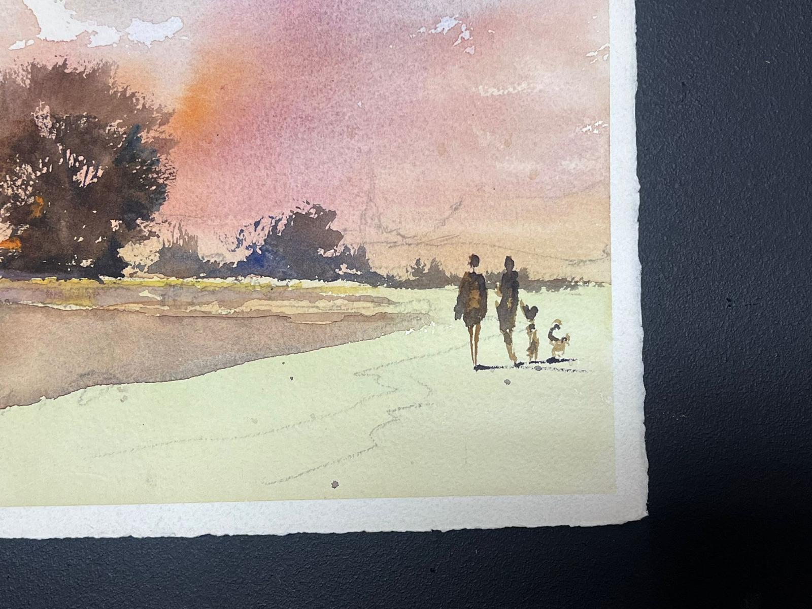 Fina Acuarela Impresionista Original Británica Familia Paseando al Atardecer - Landscape Painting Beige de Anthony Avery